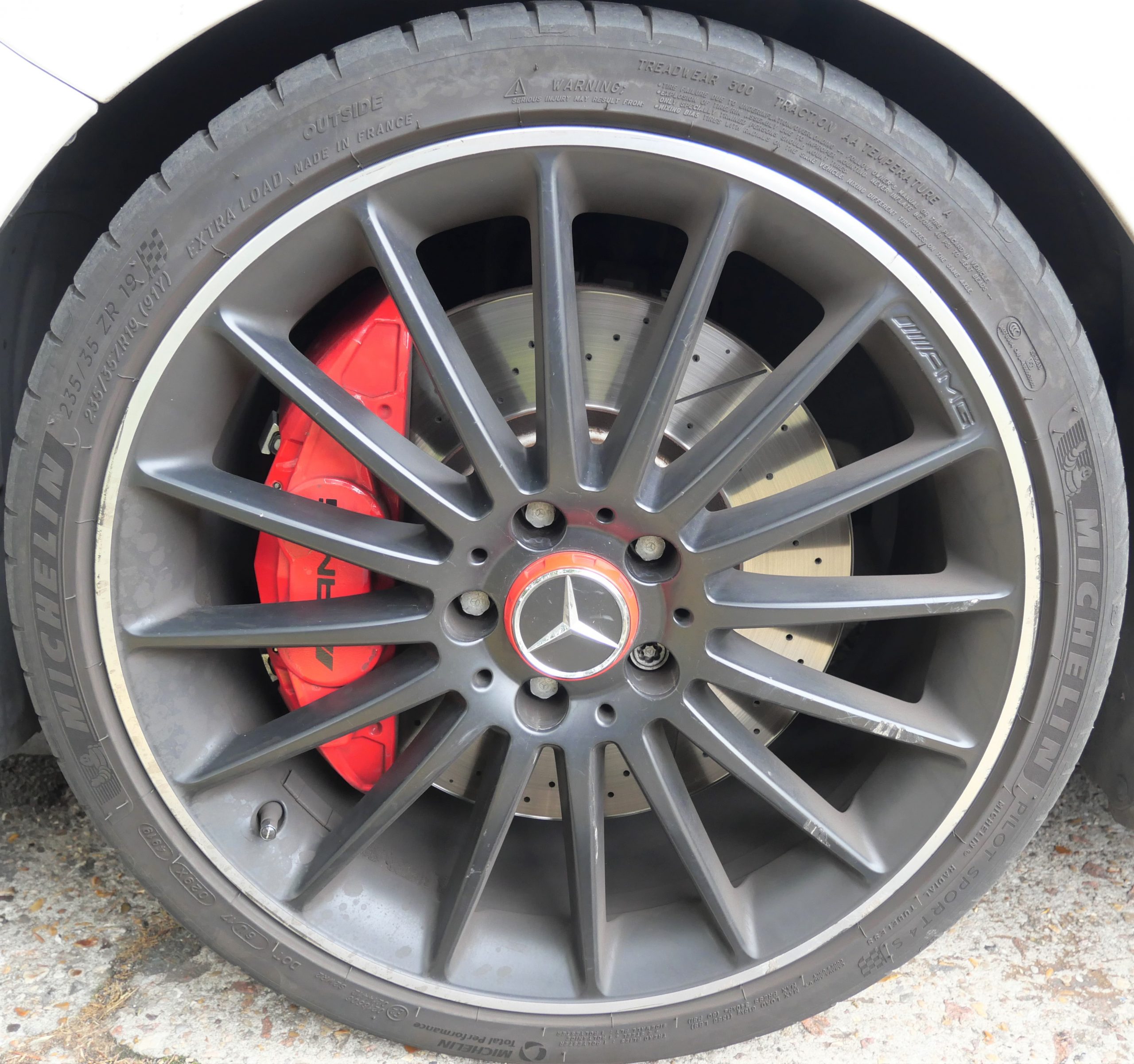 MERCEDES Classe A 45 AMG (W176) Pack Performance 2.0 i Turbo 4MATIC 7G-DCT 360 ch 19