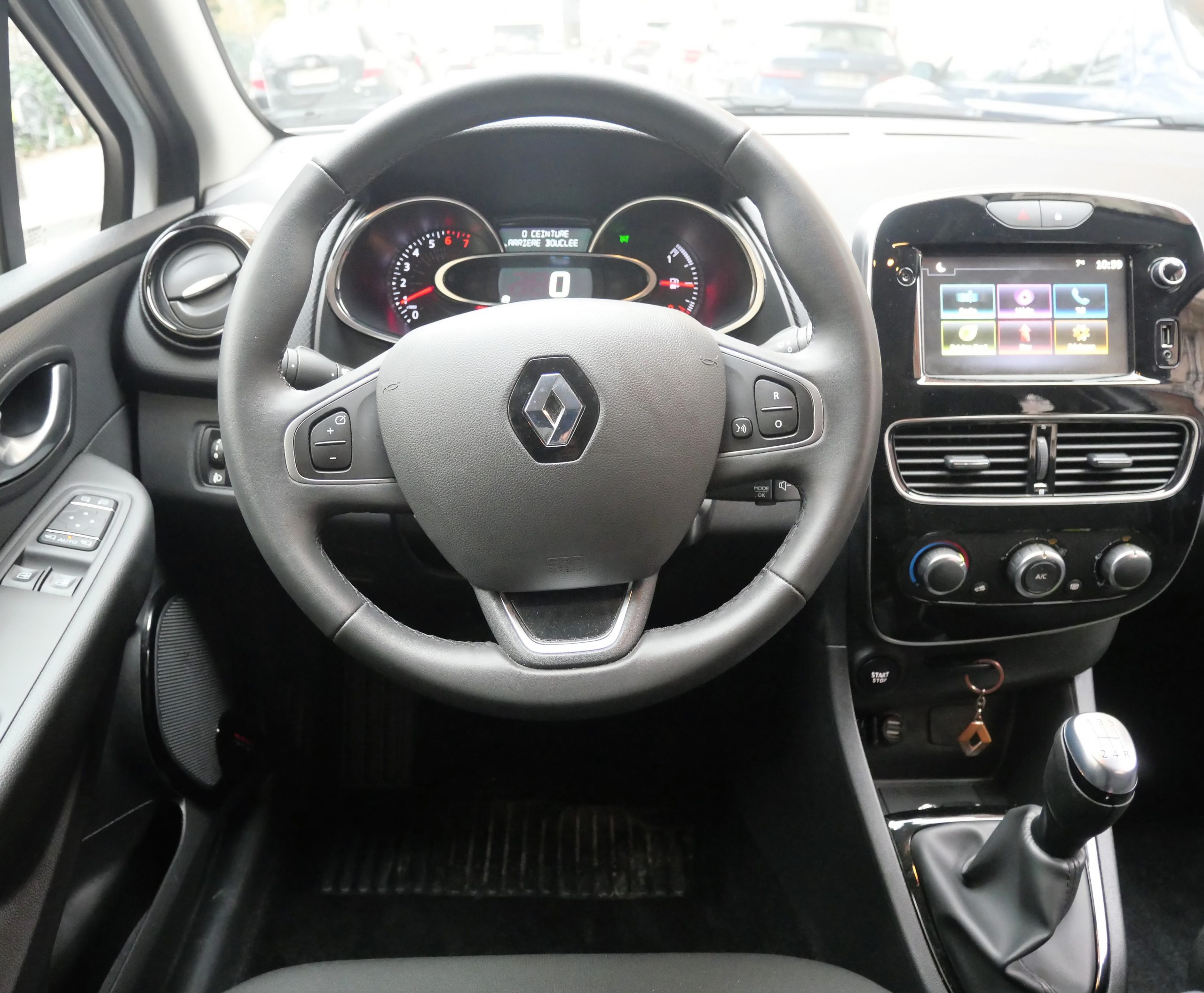 RENAULT Clio IV LIMITED Phase 2 Estate 0.9 TCe 75 ch 15