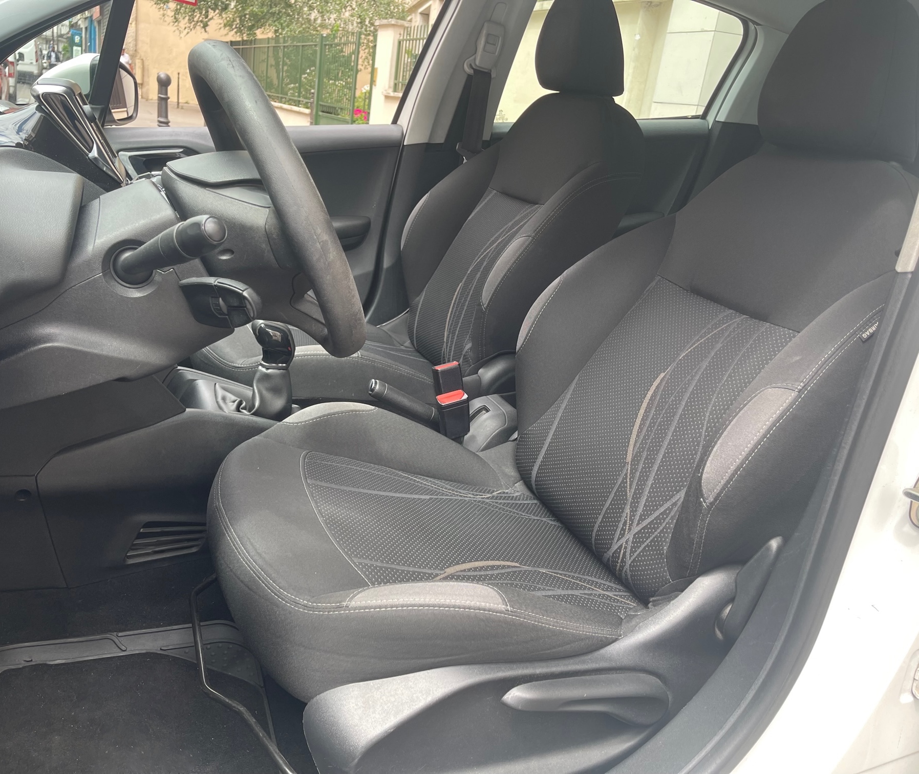 PEUGEOT 208 1.4 HDI 68 ACTIVE 8