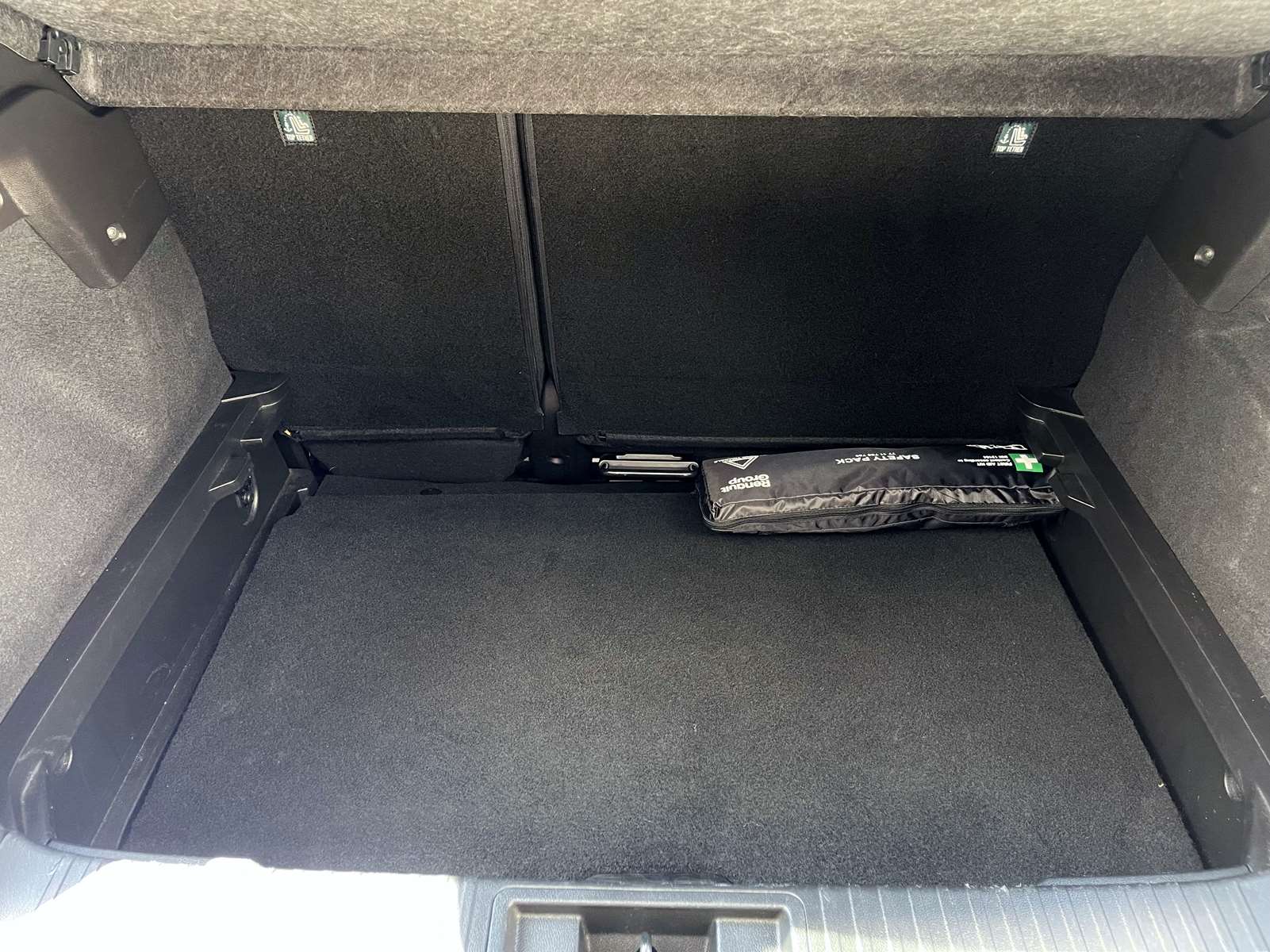 Renault CAPTUR II 1.3 TCe140 INTENS FULL OPTIONS 21