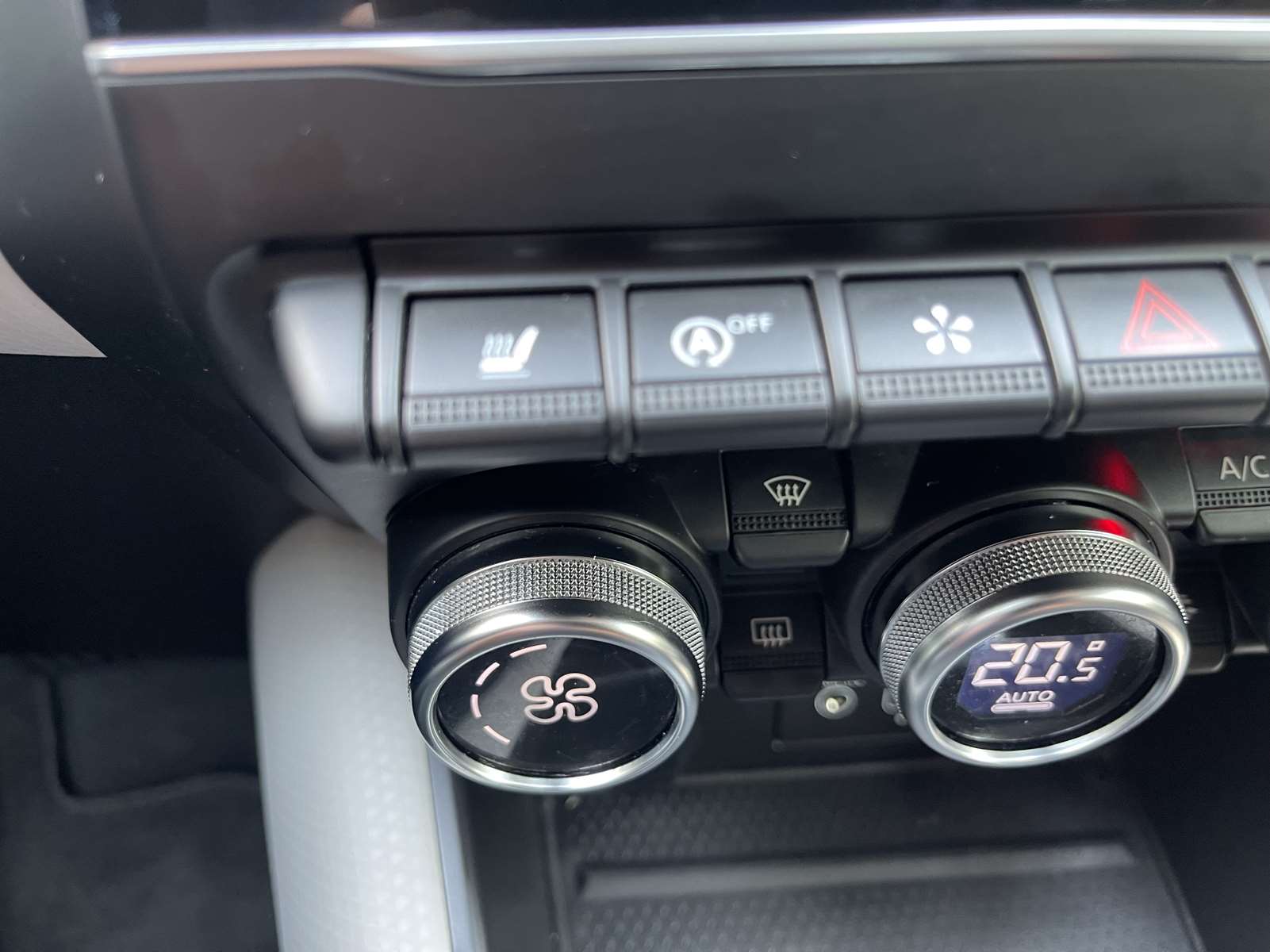 Renault CAPTUR II 1.3 TCe140 INTENS FULL OPTIONS 24