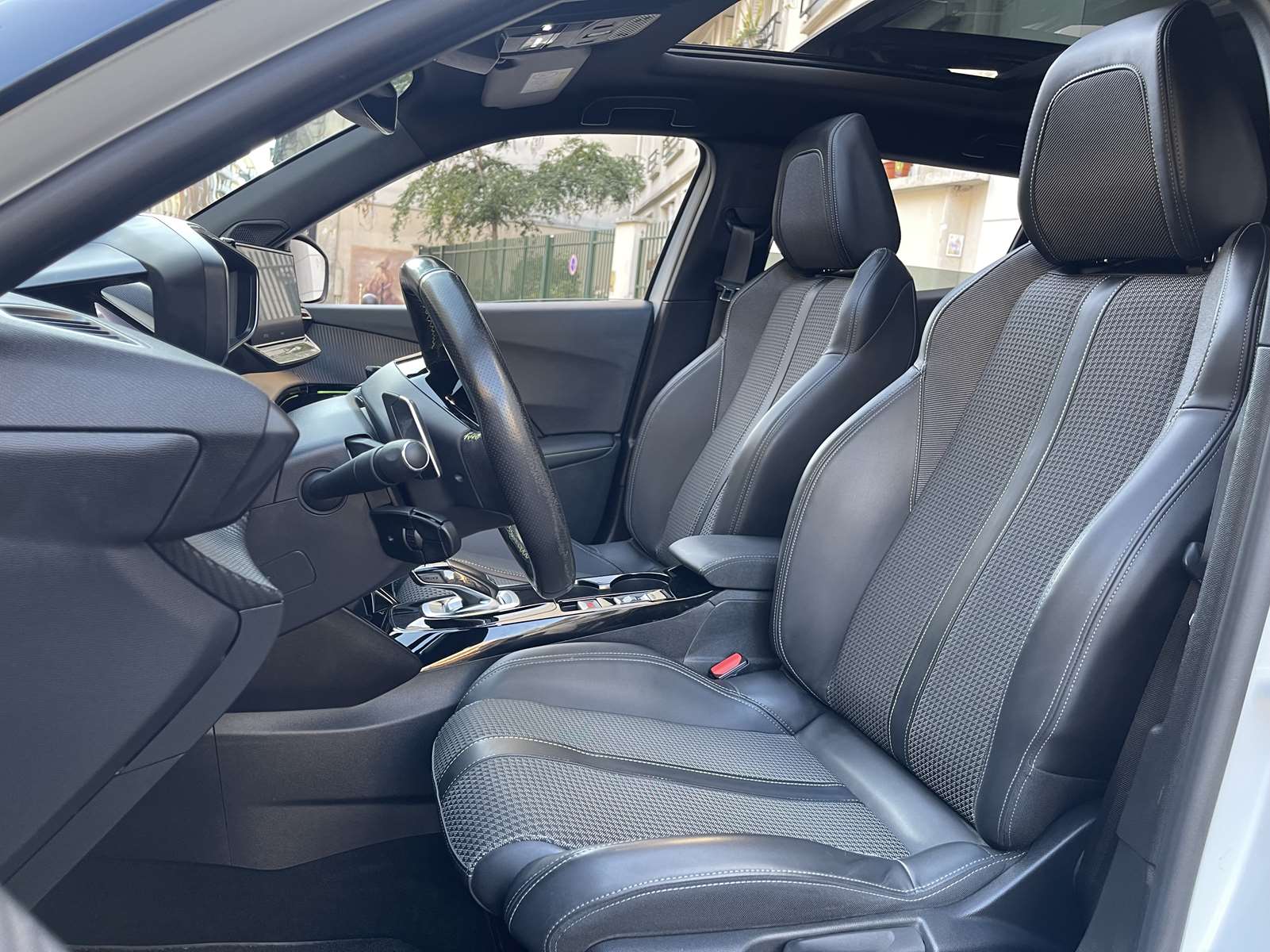 Peugeot 2008 155ch S&S GT Pack EAT8 1ère main toit pano 8