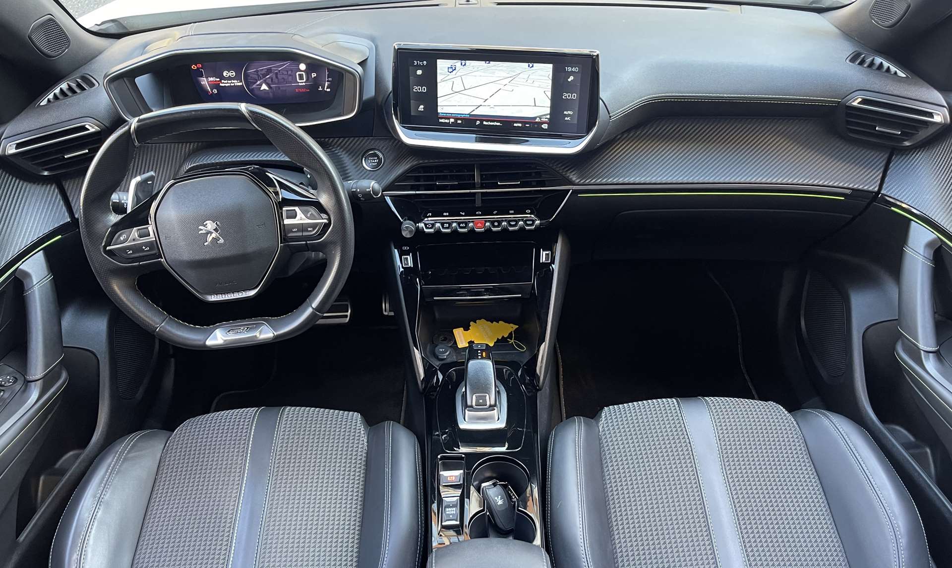 Peugeot 2008 155ch S&S GT Pack EAT8 1ère main toit pano 12