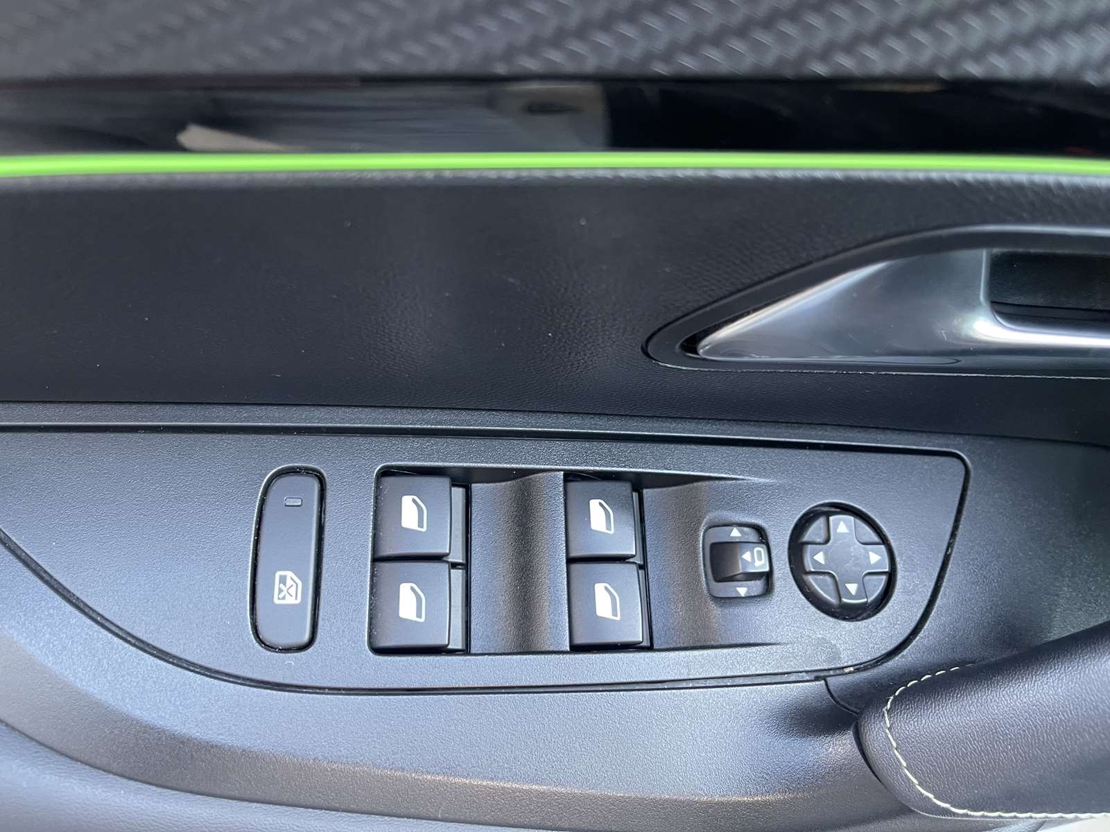 Peugeot 2008 155ch S&S GT Pack EAT8 1ère main toit pano 20