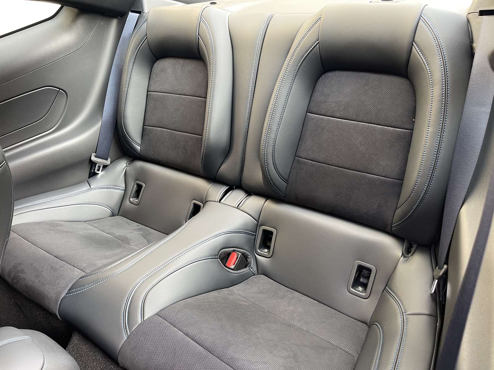 FORD MUSTANG VII FASTBACK V8 5.0 453 DARK HORSE BVM6 8