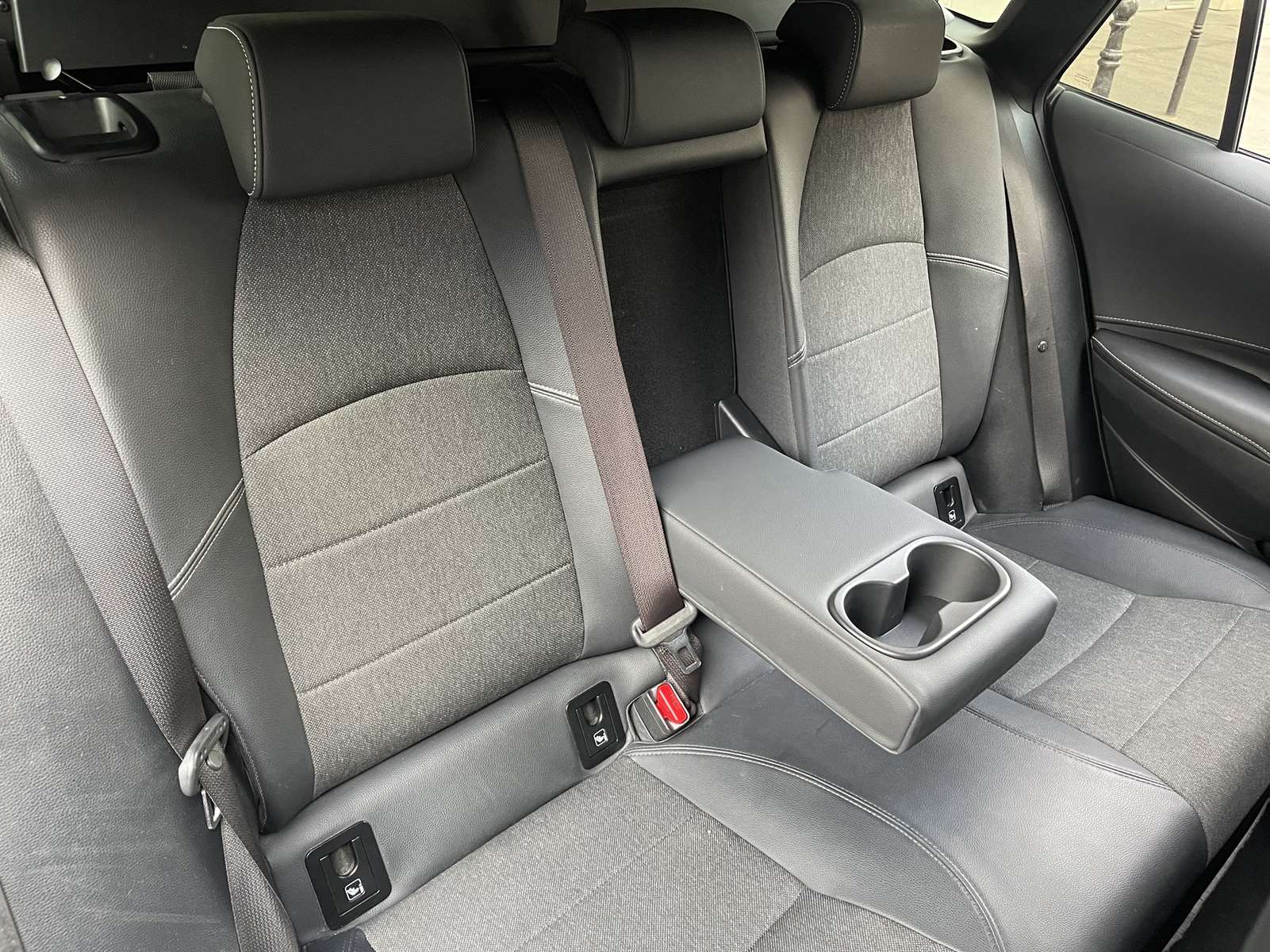 TOYOTA Corolla Touring 1.8 140ch Dynamic Business MY25 1ère main 10