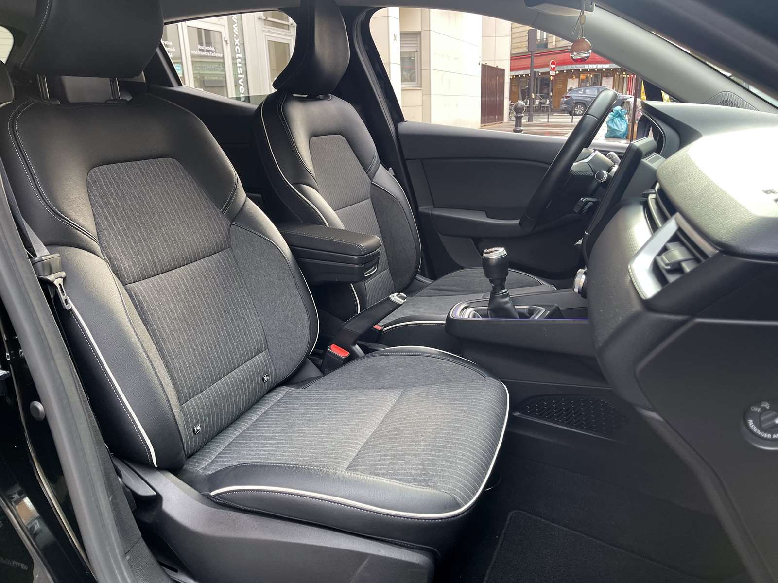 Renault Clio V 1.0 TCe 100ch Intens 10