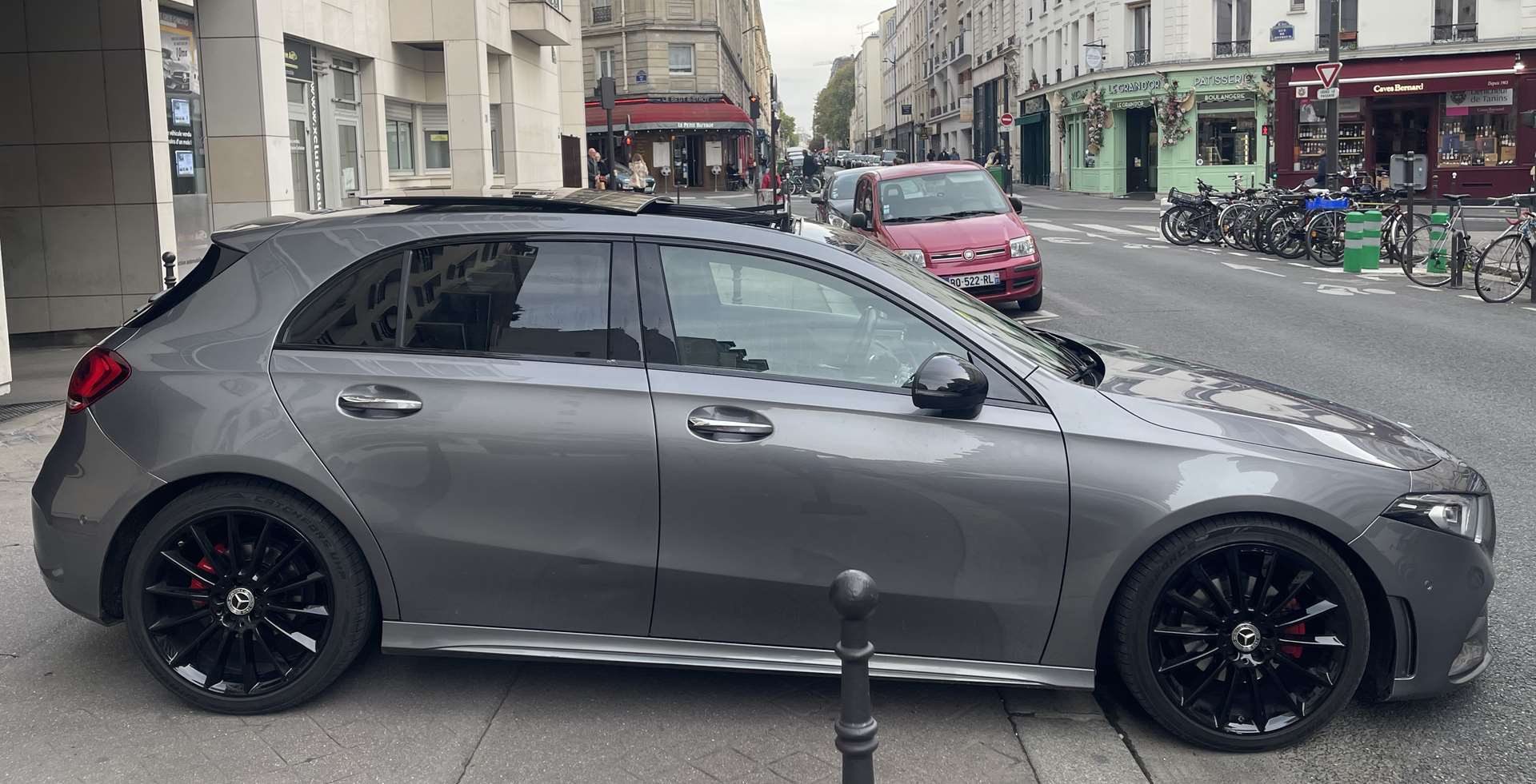 Mercedes CLASSE A 180 D AMG Line 7G-DCT Pack Premium Plus 1