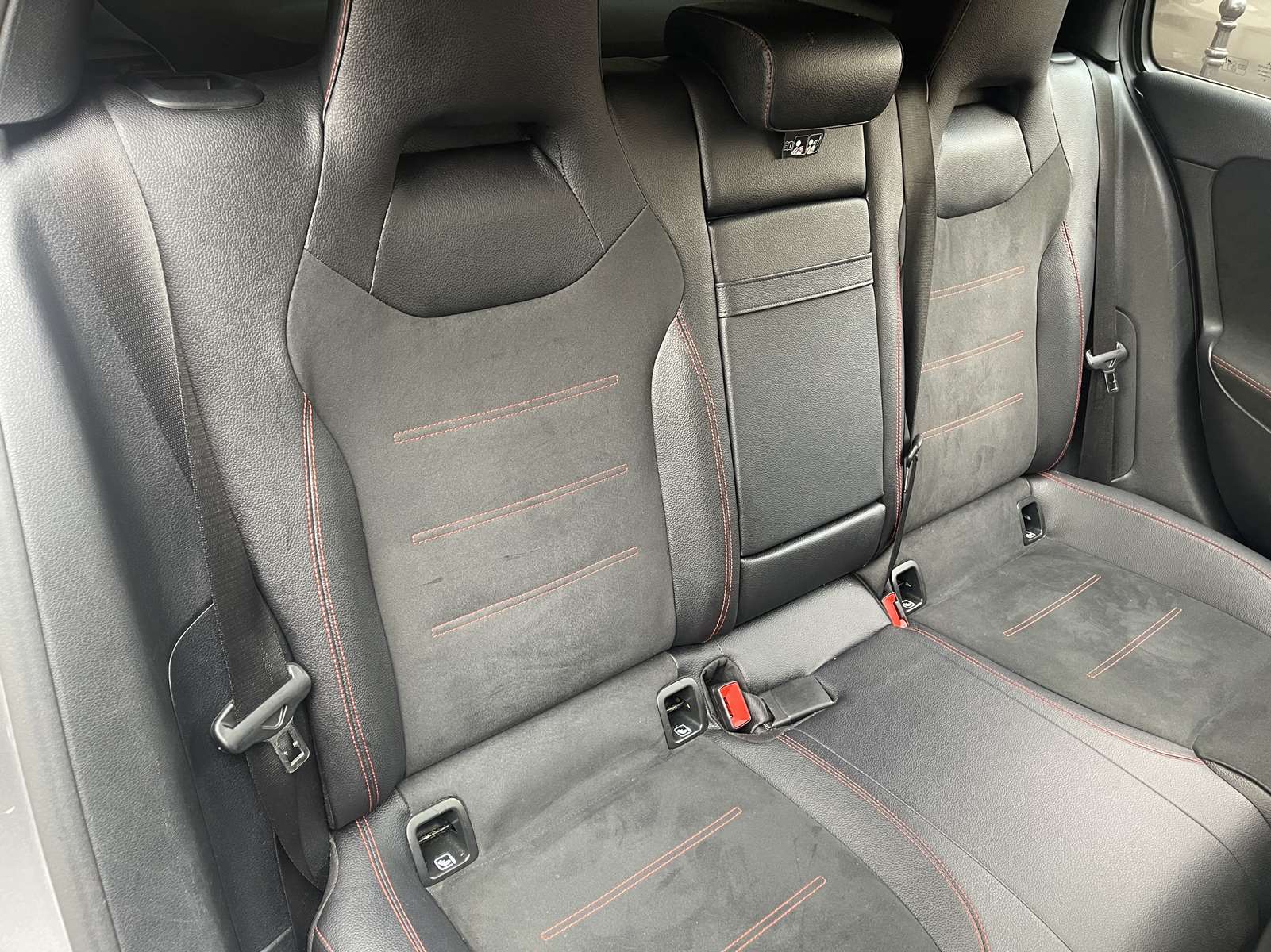 Mercedes CLASSE A 180 D AMG Line 7G-DCT Pack Premium Plus 9