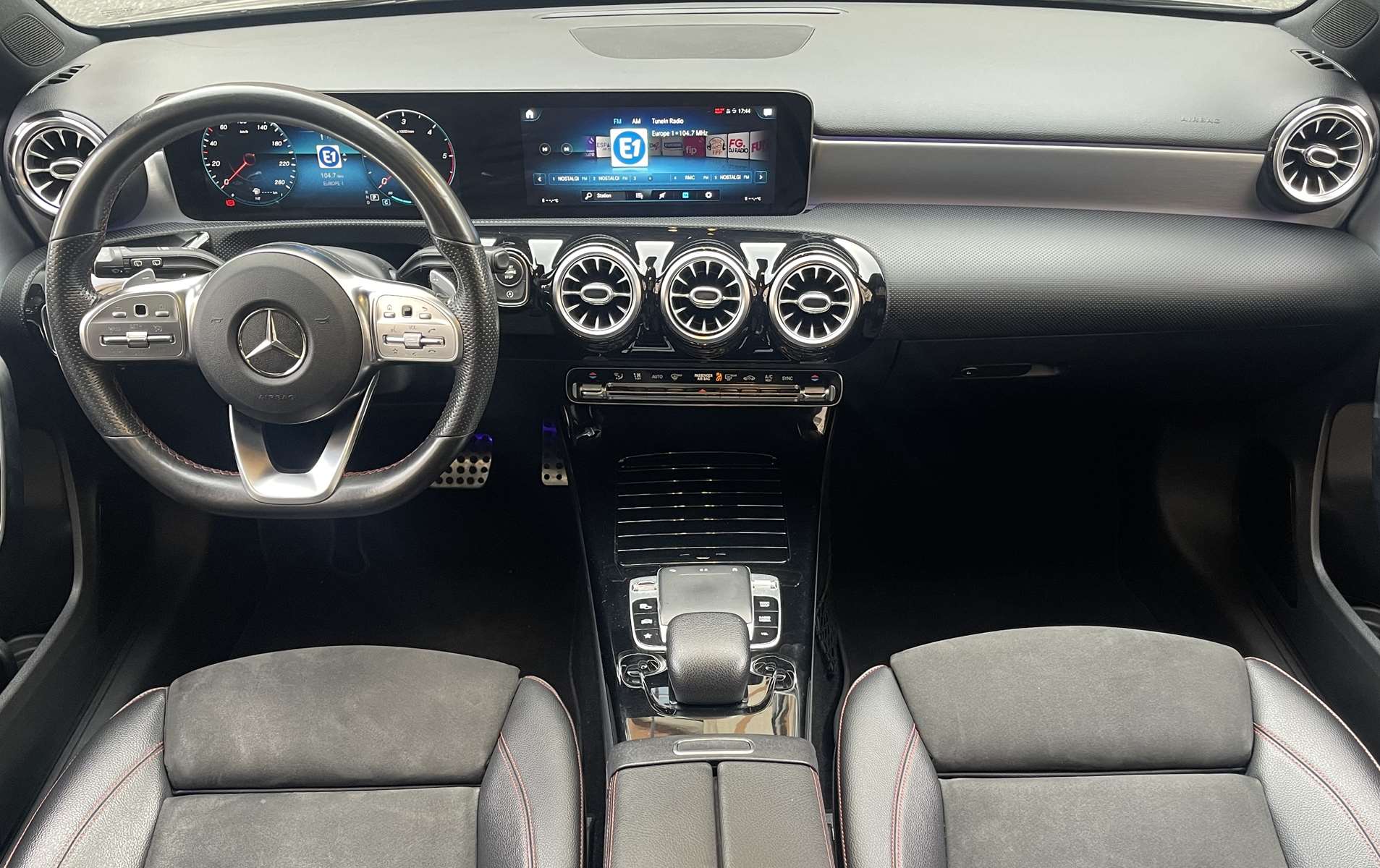 Mercedes CLASSE A 180 D AMG Line 7G-DCT Pack Premium Plus 11