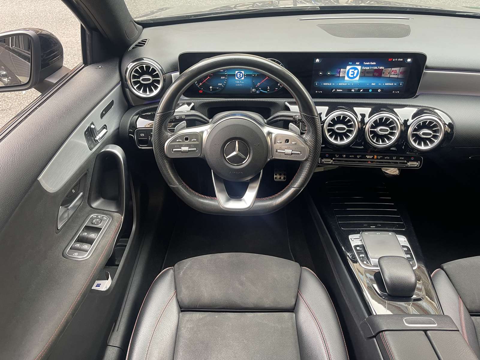 Mercedes CLASSE A 180 D AMG Line 7G-DCT Pack Premium Plus 12