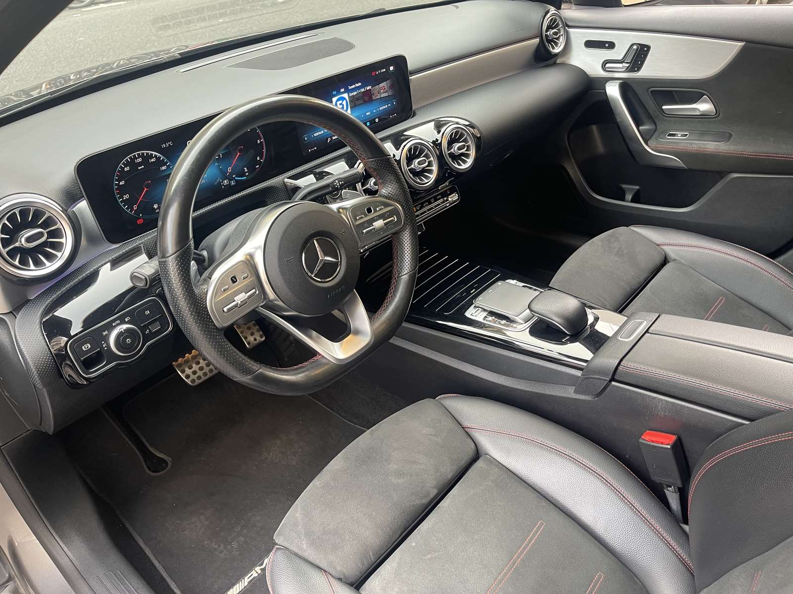 Mercedes CLASSE A 180 D AMG Line 7G-DCT Pack Premium Plus 14