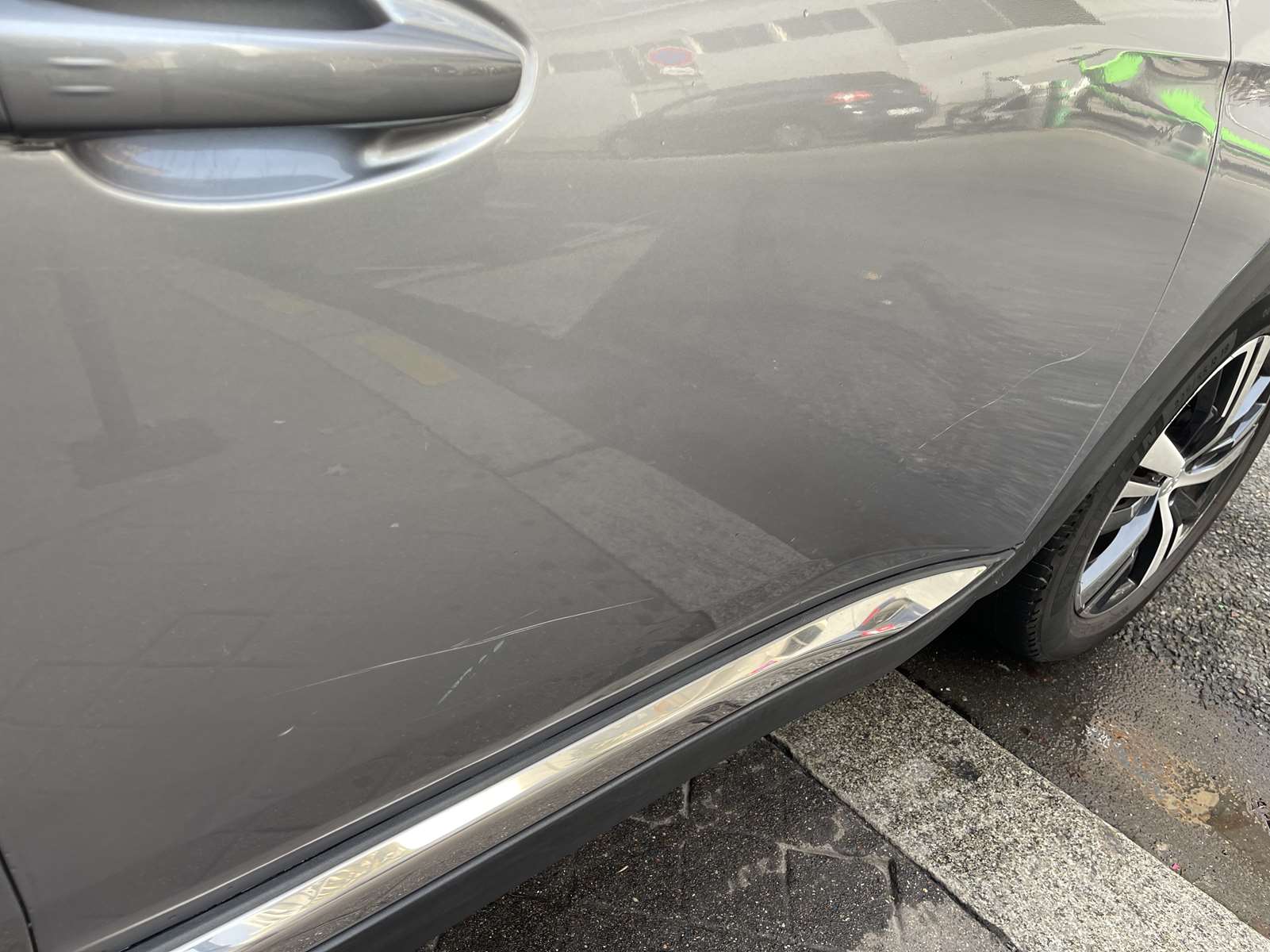 PEUGEOT 5008 1.2 PureTech 130ch E6.3 Allure S&S EAT8 26