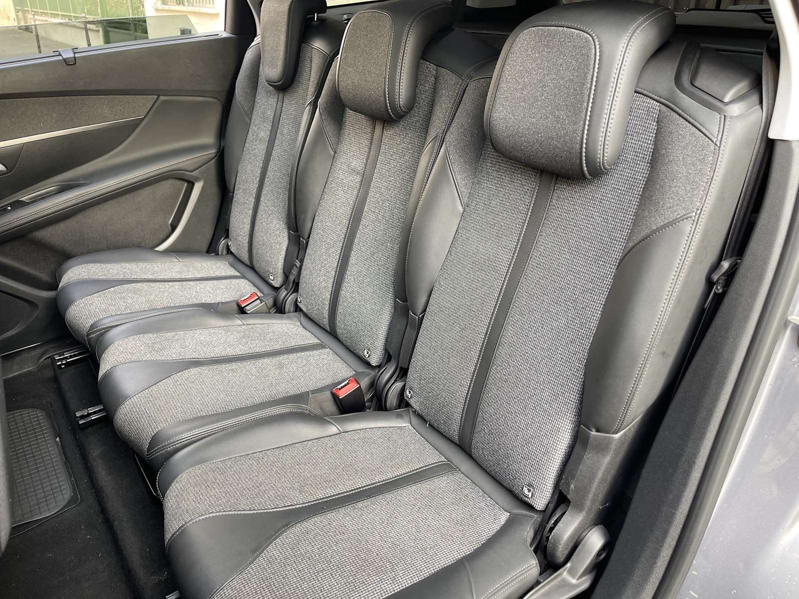 PEUGEOT 5008 1.2 PureTech 130ch E6.3 Allure S&S EAT8 9