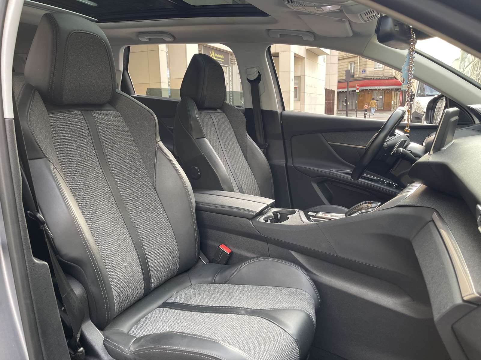 PEUGEOT 5008 1.2 PureTech 130ch E6.3 Allure S&S EAT8 11