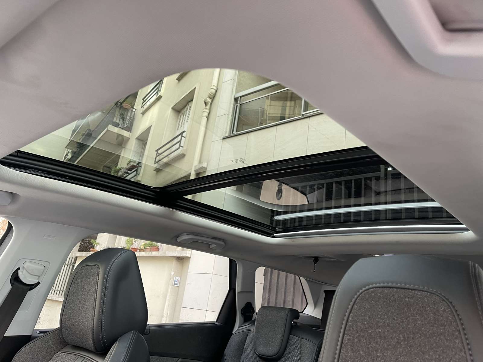 PEUGEOT 5008 1.2 PureTech 130ch E6.3 Allure S&S EAT8 19