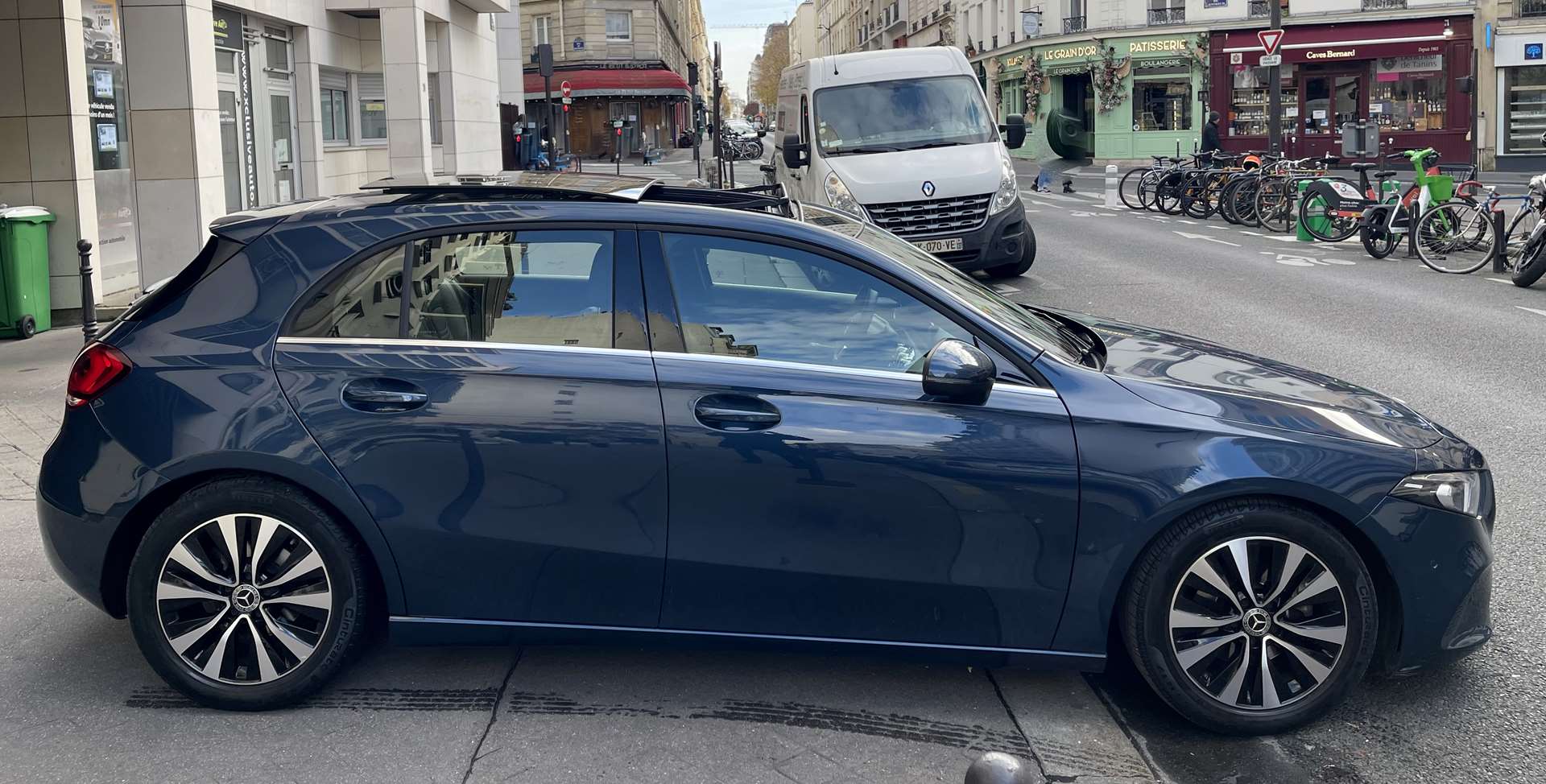 Mercedes CLASSE A 180 STYLE LINE TOIT PANO 1ère main 1