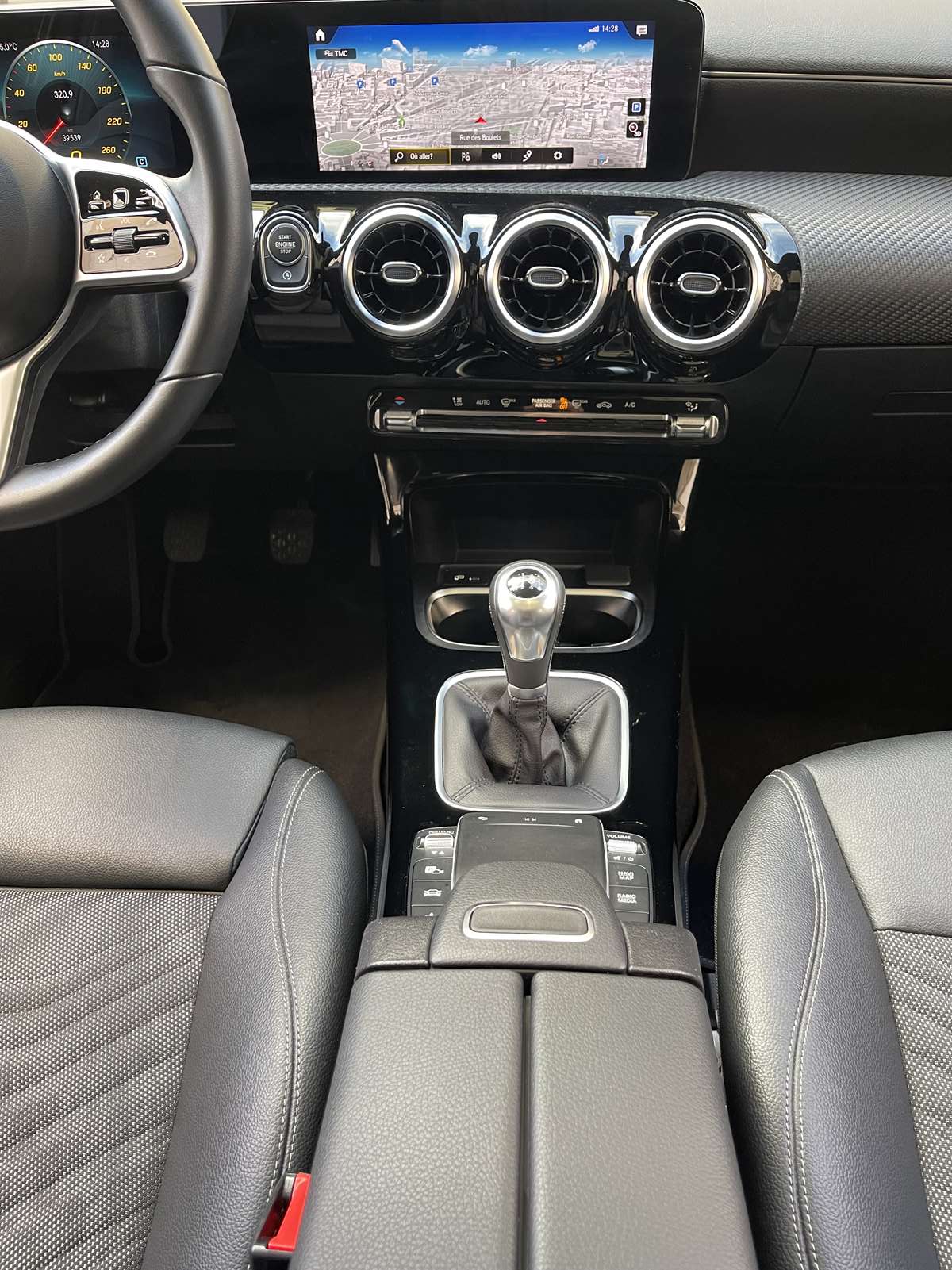 Mercedes CLASSE A 180 STYLE LINE TOIT PANO 1ère main 14