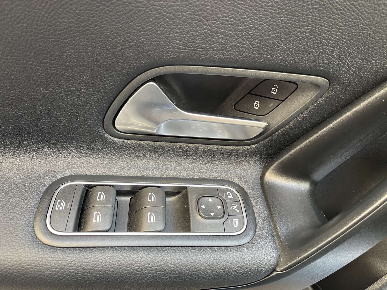 Mercedes CLASSE A 180 STYLE LINE TOIT PANO 1ère main 21