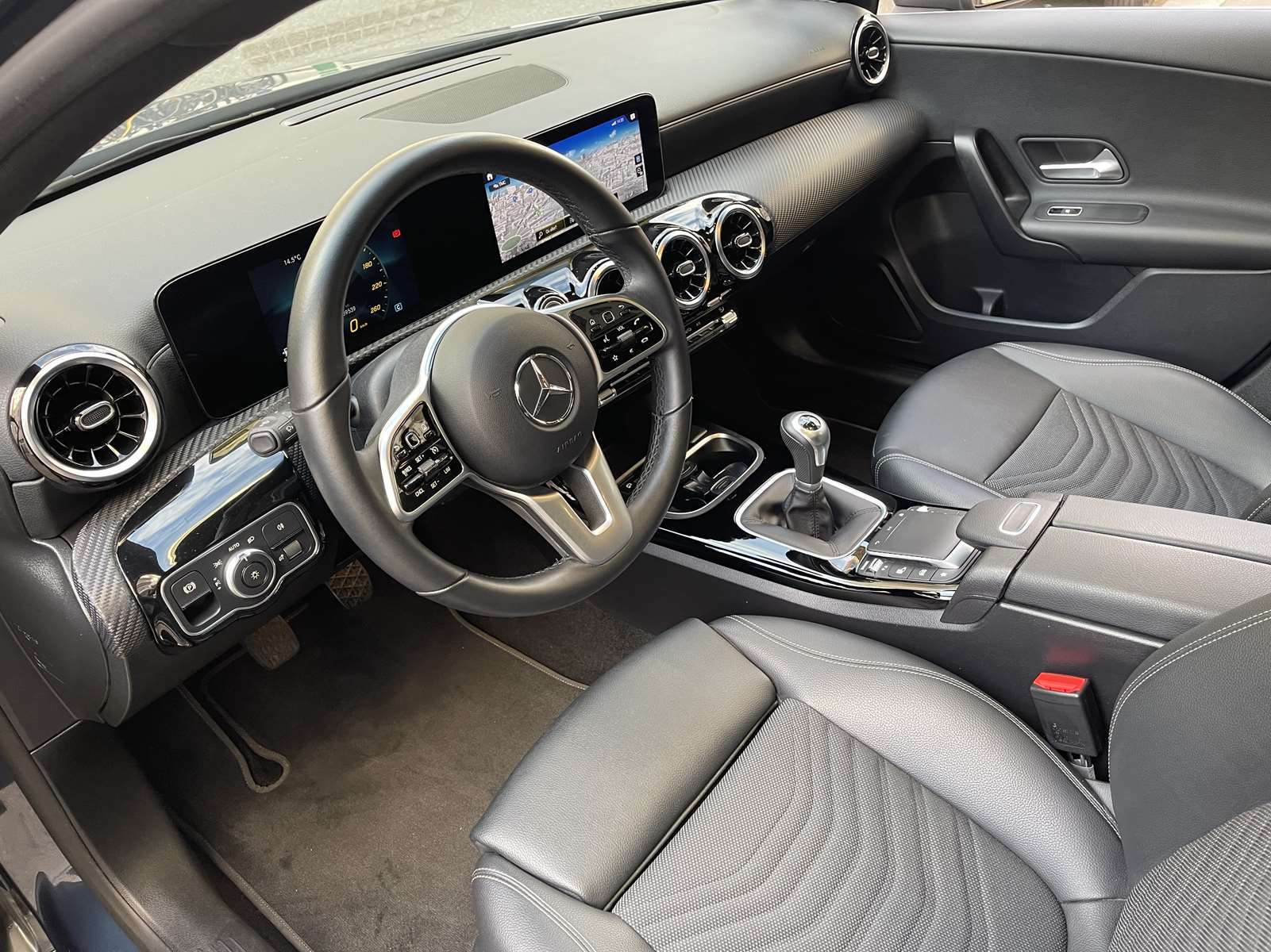 Mercedes CLASSE A 180 STYLE LINE TOIT PANO 1ère main 15