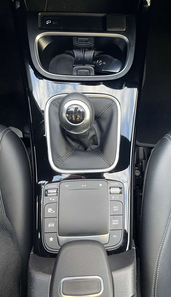 Mercedes CLASSE A 180 STYLE LINE TOIT PANO 1ère main 16