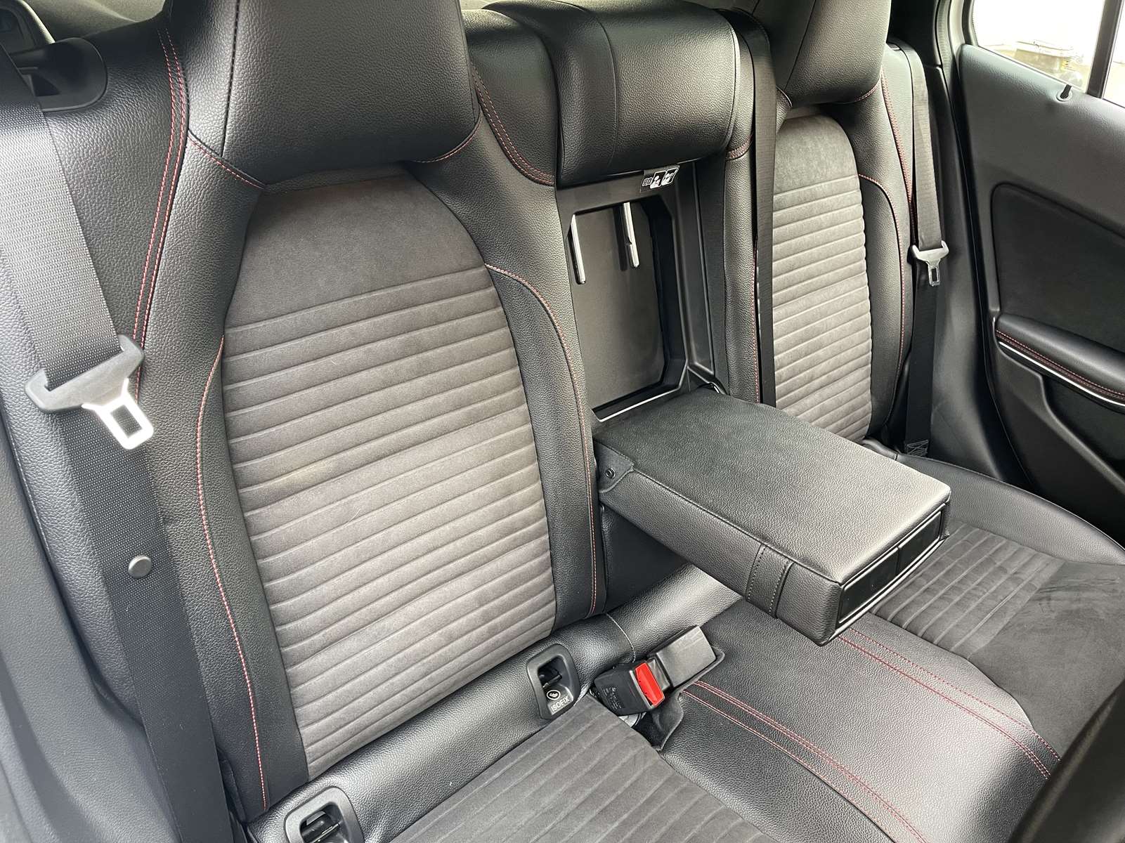 MERCEDES GLA (2) 200 D FASCINATION 7G-DCT 11