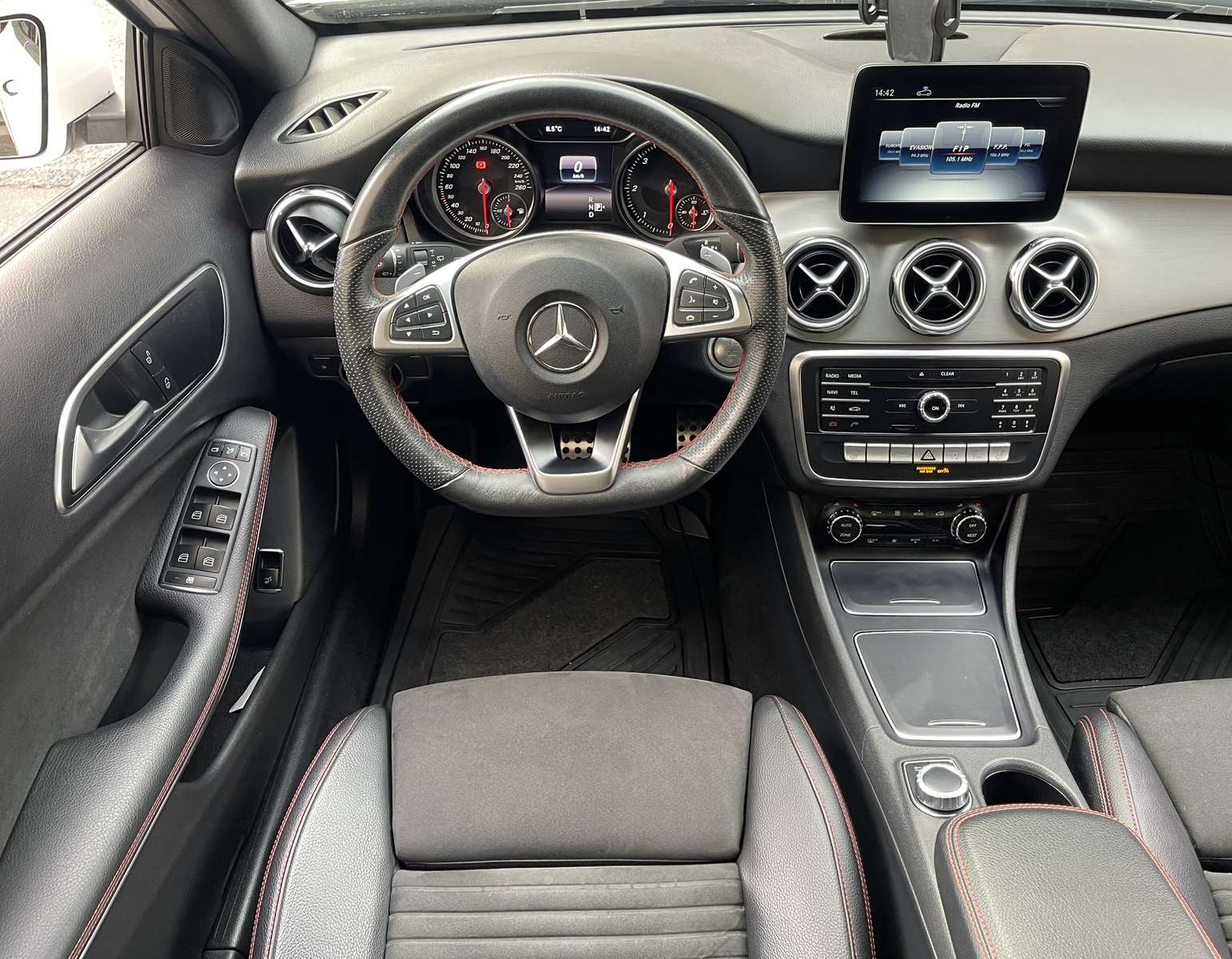 MERCEDES GLA (2) 200 D FASCINATION 7G-DCT 13