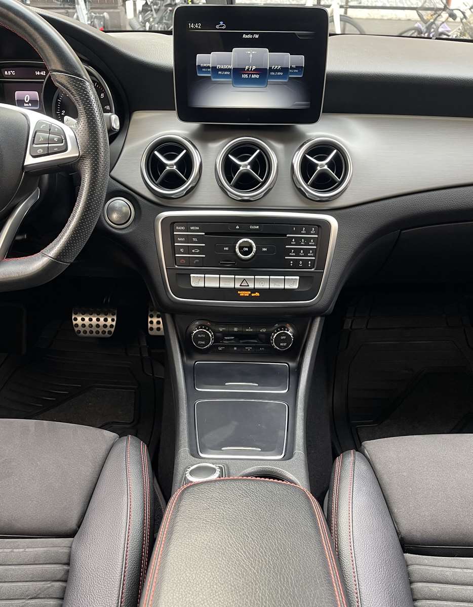 MERCEDES GLA (2) 200 D FASCINATION 7G-DCT 14