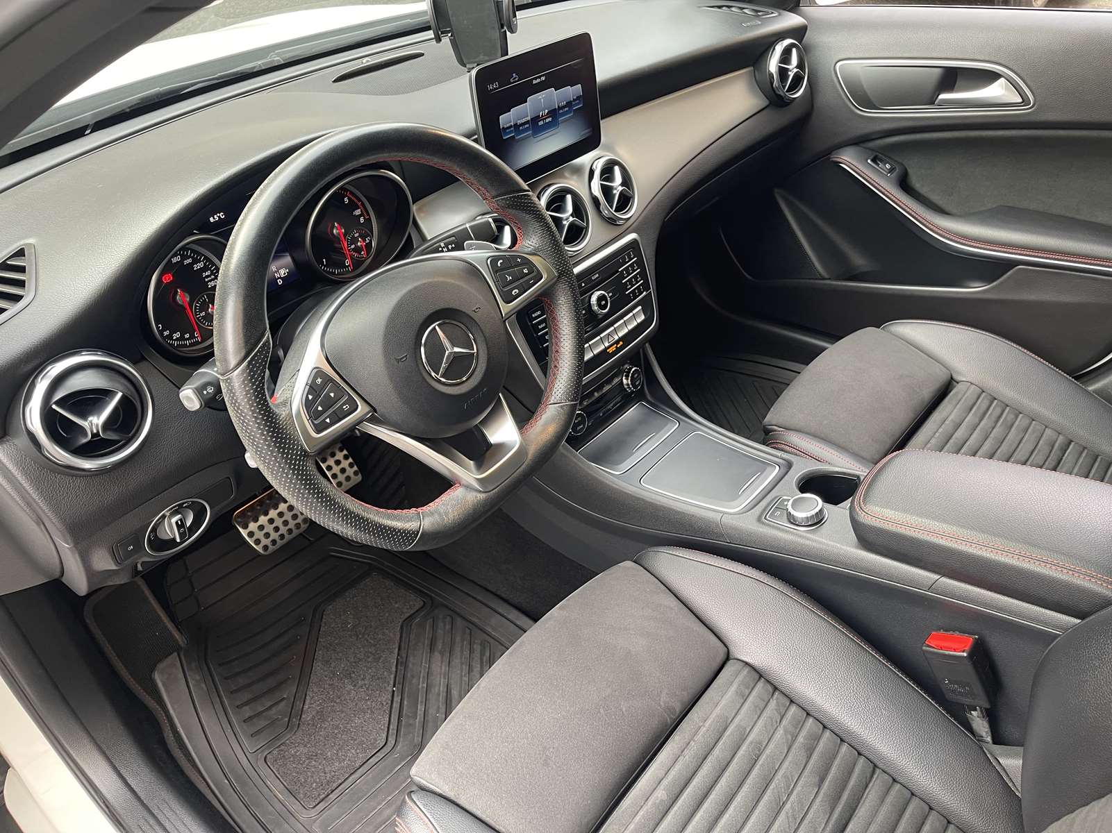 MERCEDES GLA (2) 200 D FASCINATION 7G-DCT 15