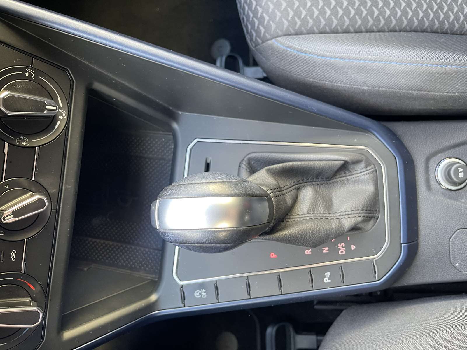 Volkswagen POLO VI 1.0 TSI 95ch United DSG7 1ère main 17