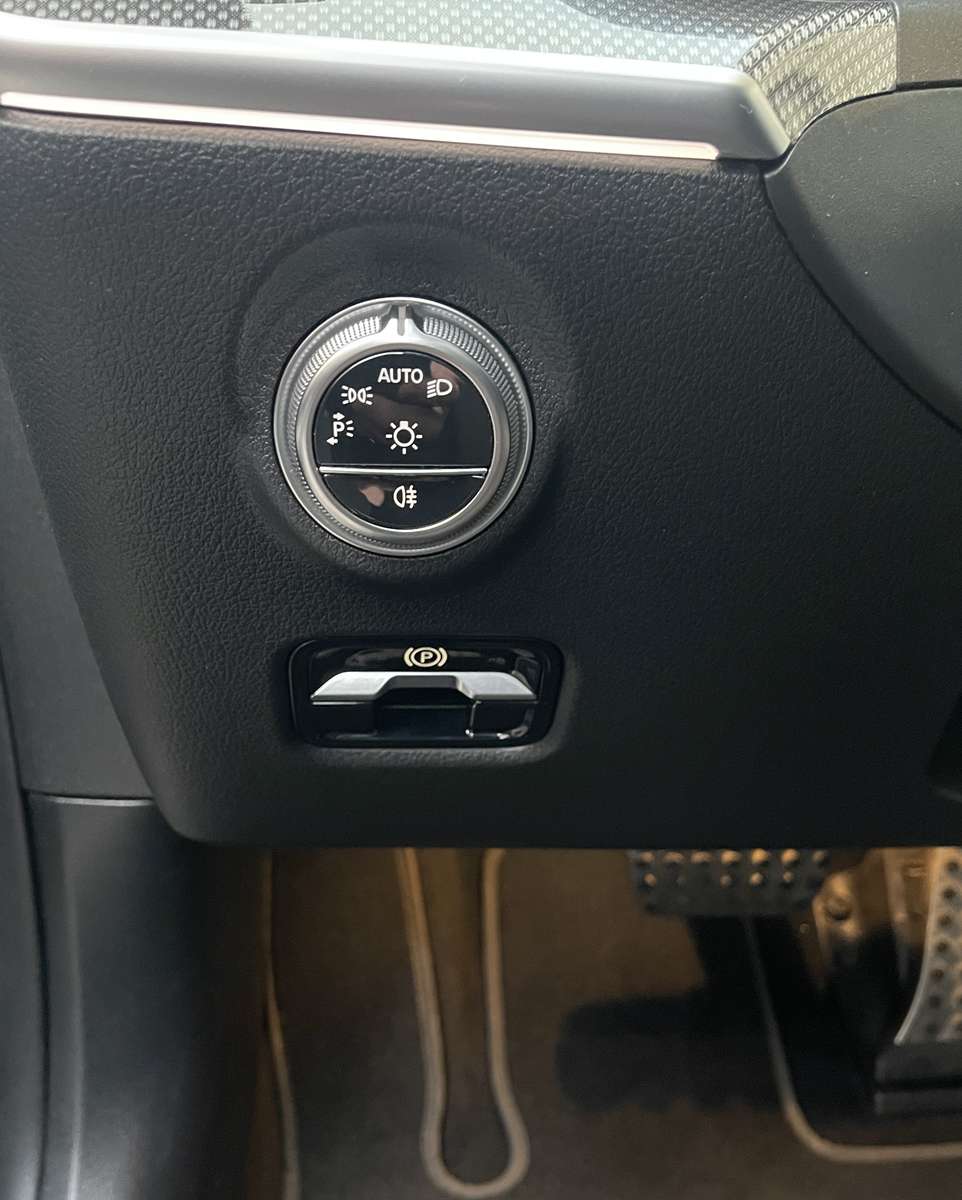 Mercedes CLE COUPE 300 E Hybrid EQ AMG LINE 9G-TRONIC 19