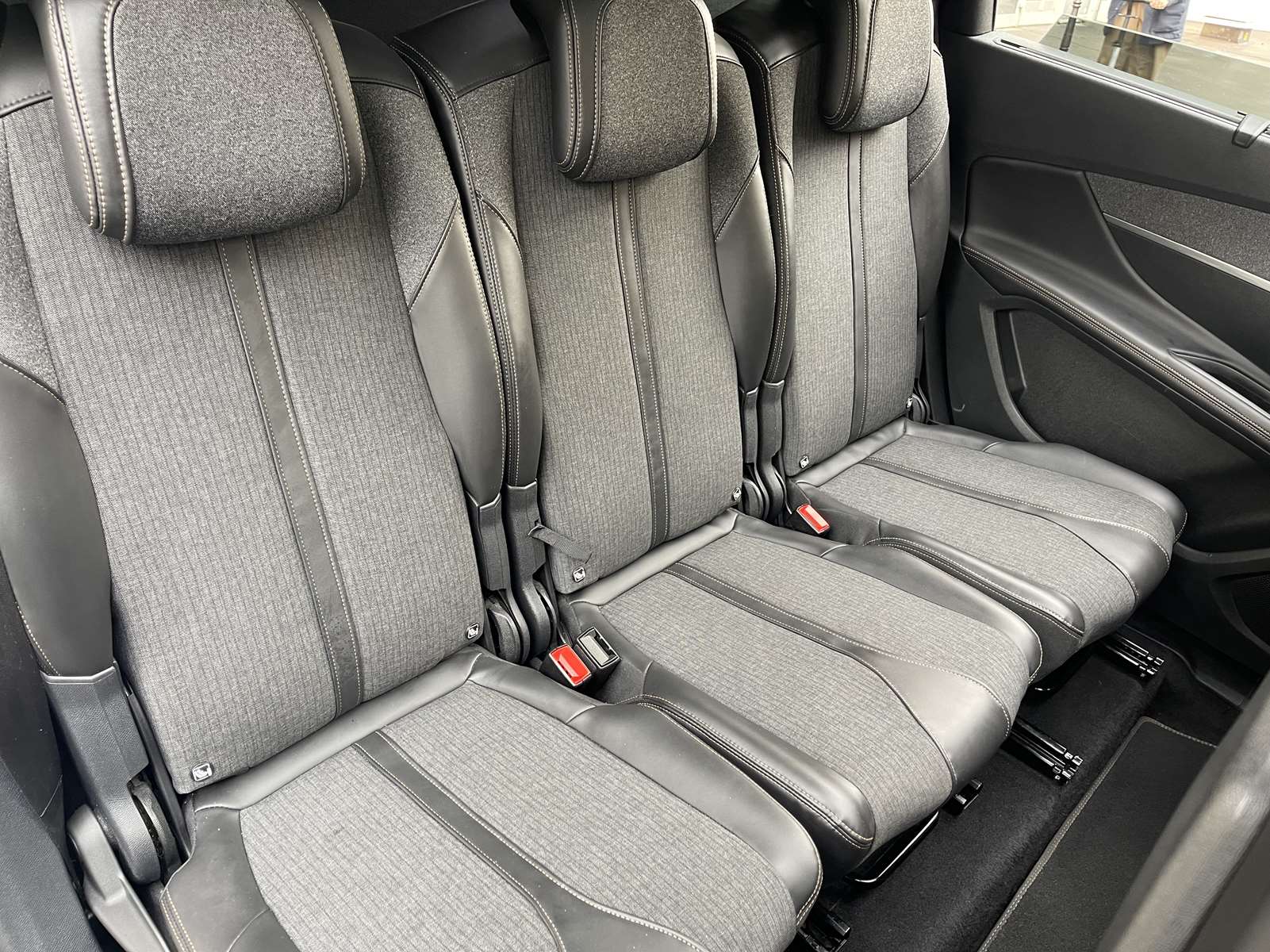 PEUGEOT 5008 II 1.2 PURETECH 130 S&S GT LINE Toit panoramique 10