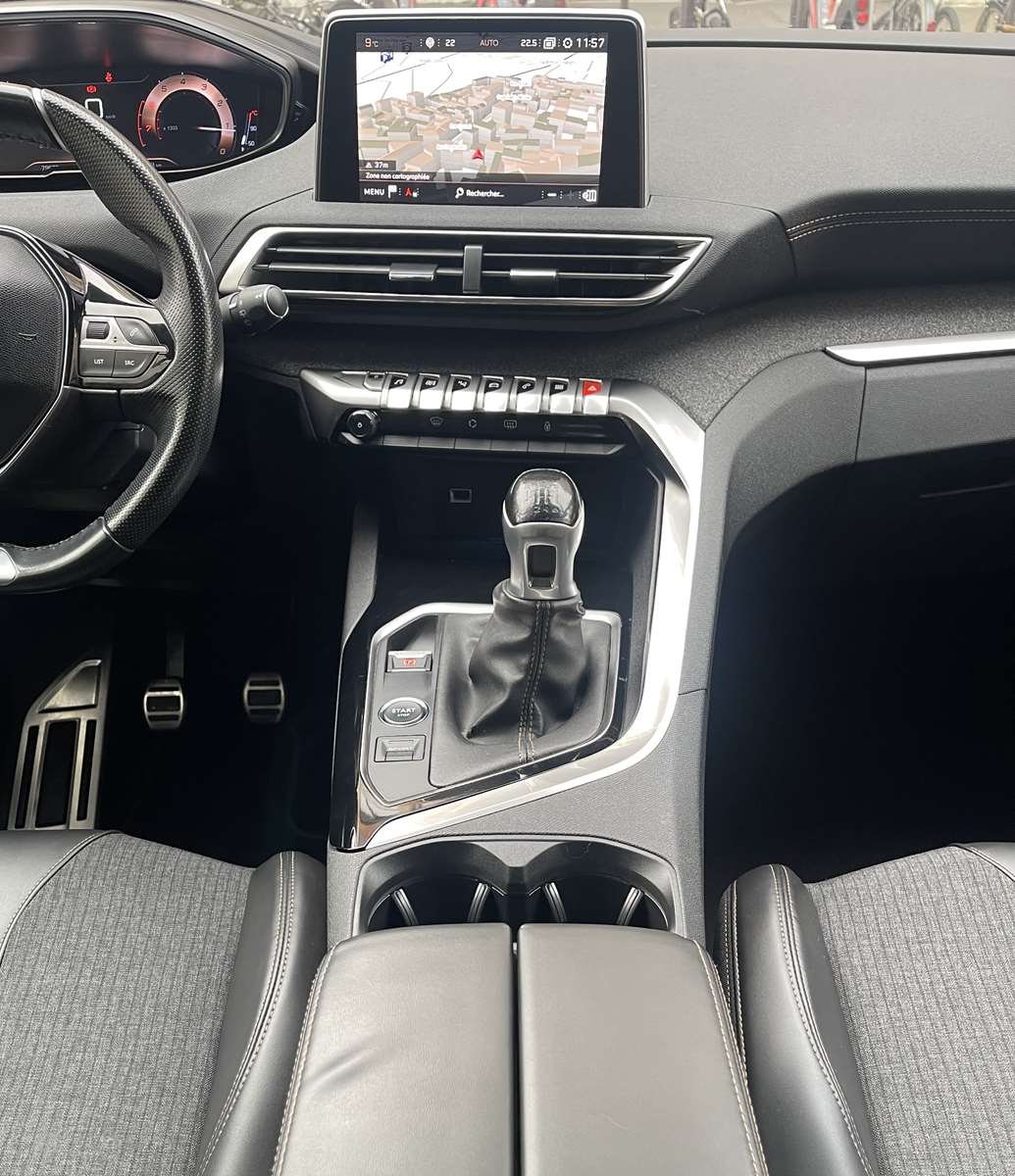 PEUGEOT 5008 II 1.2 PURETECH 130 S&S GT LINE Toit panoramique 14