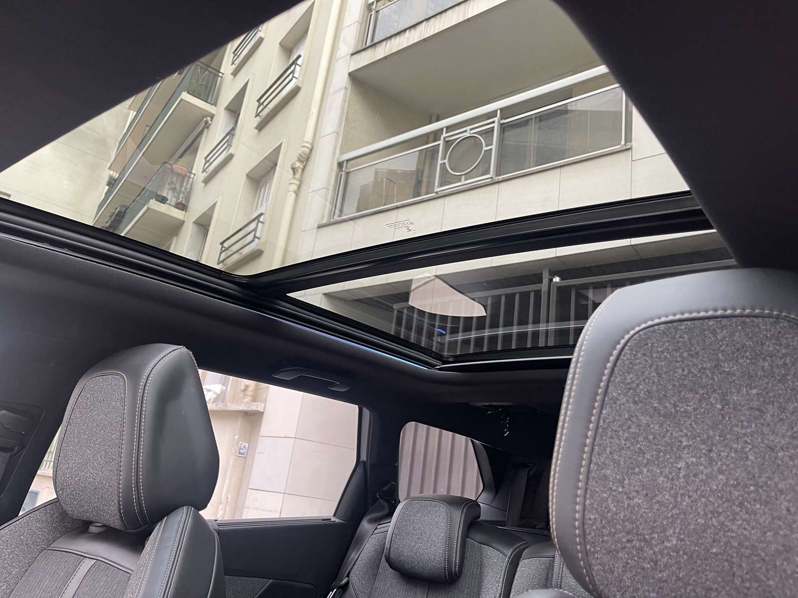 PEUGEOT 5008 II 1.2 PURETECH 130 S&S GT LINE Toit panoramique 25