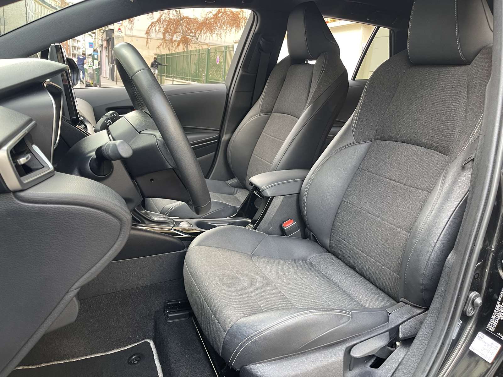 TOYOTA Corolla Touring 1.8 140ch Dynamic Business MY25 8