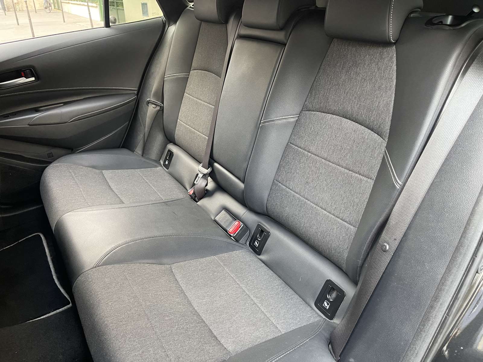 TOYOTA Corolla Touring 1.8 140ch Dynamic Business MY25 9