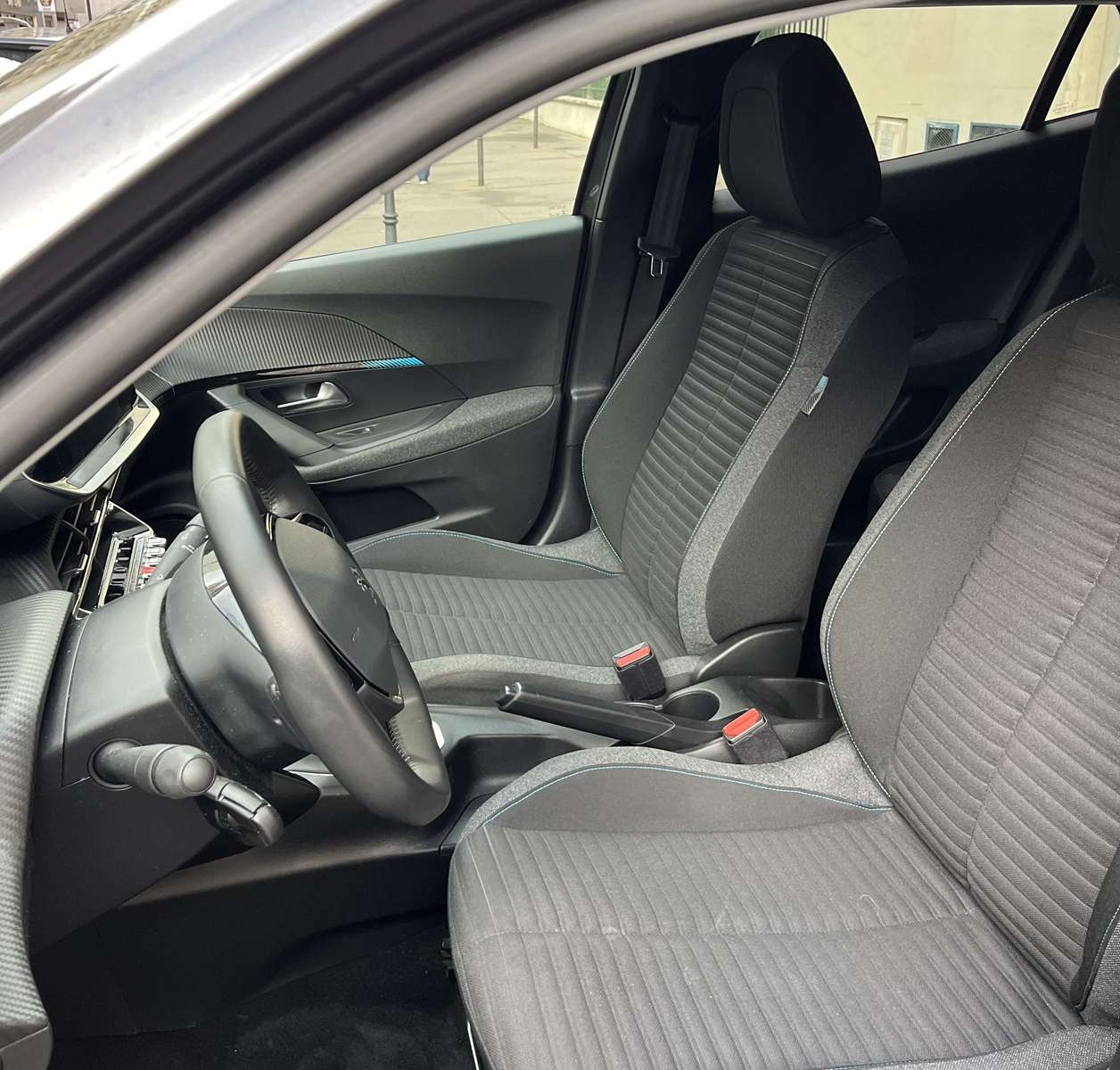 Peugeot 2008 1.2 PureTech 130ch S&S Style 8