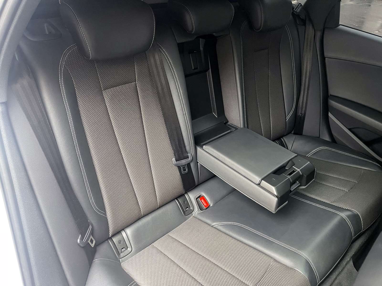 Audi A4 Avant 35 TDI 163ch S line S tronic 7 Toit panoramique 10