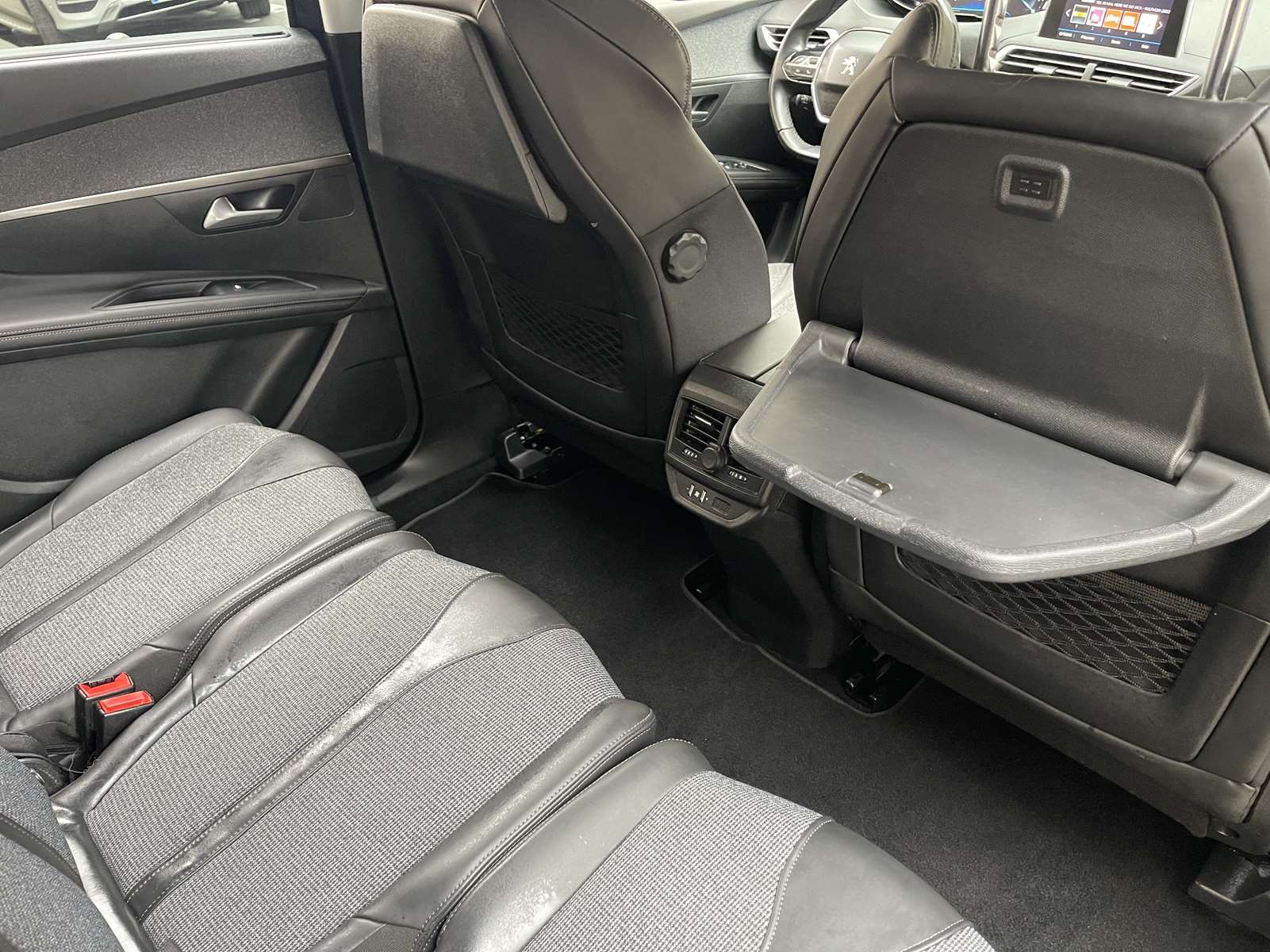 Peugeot 5008 1.6 THP 165ch Allure Busines S&S EAT6 11