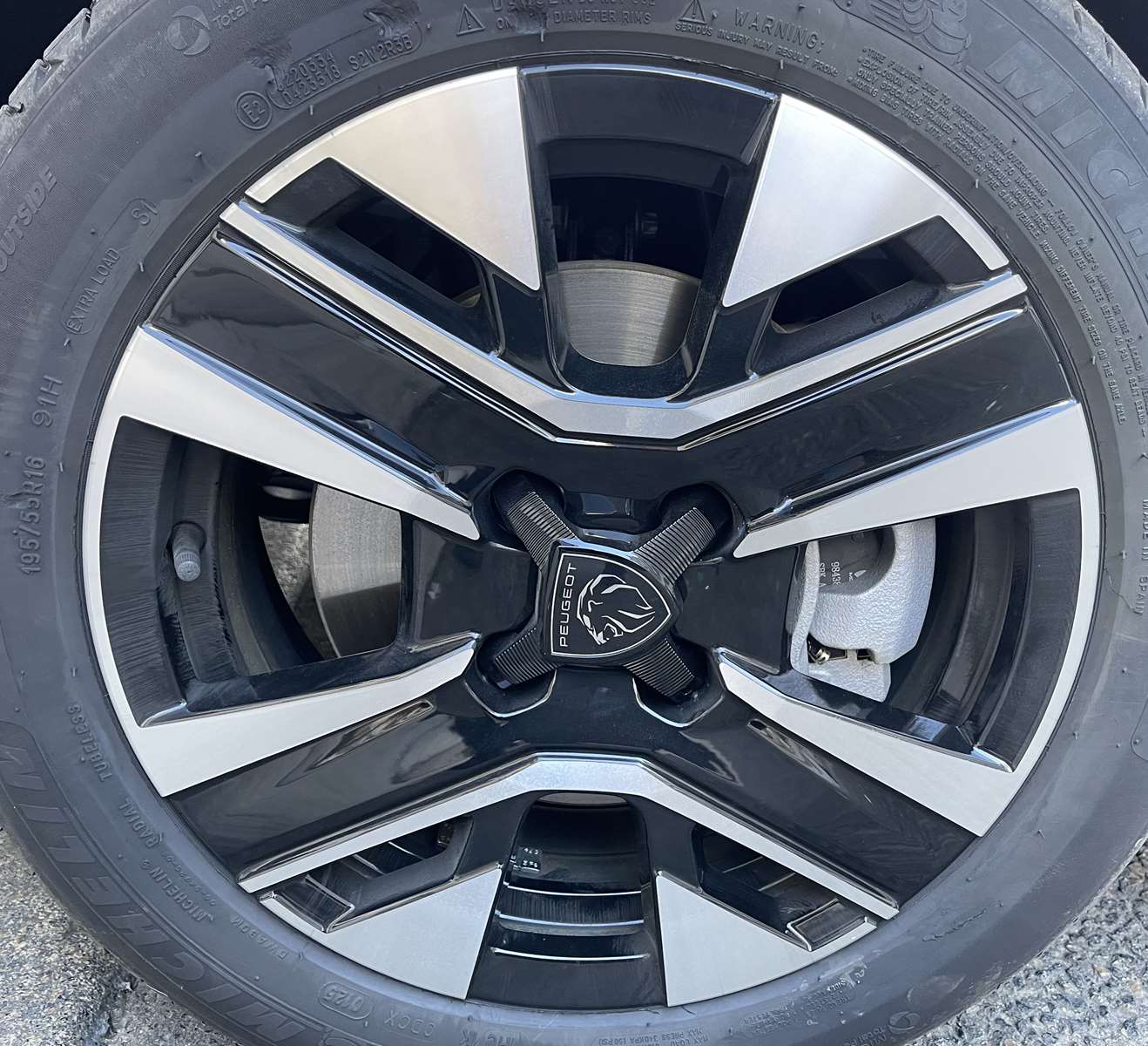 PEUGEOT 208 II ALLURE Hybrid e-DSC6 110ch GRIS SELENUIM 1ère main 23