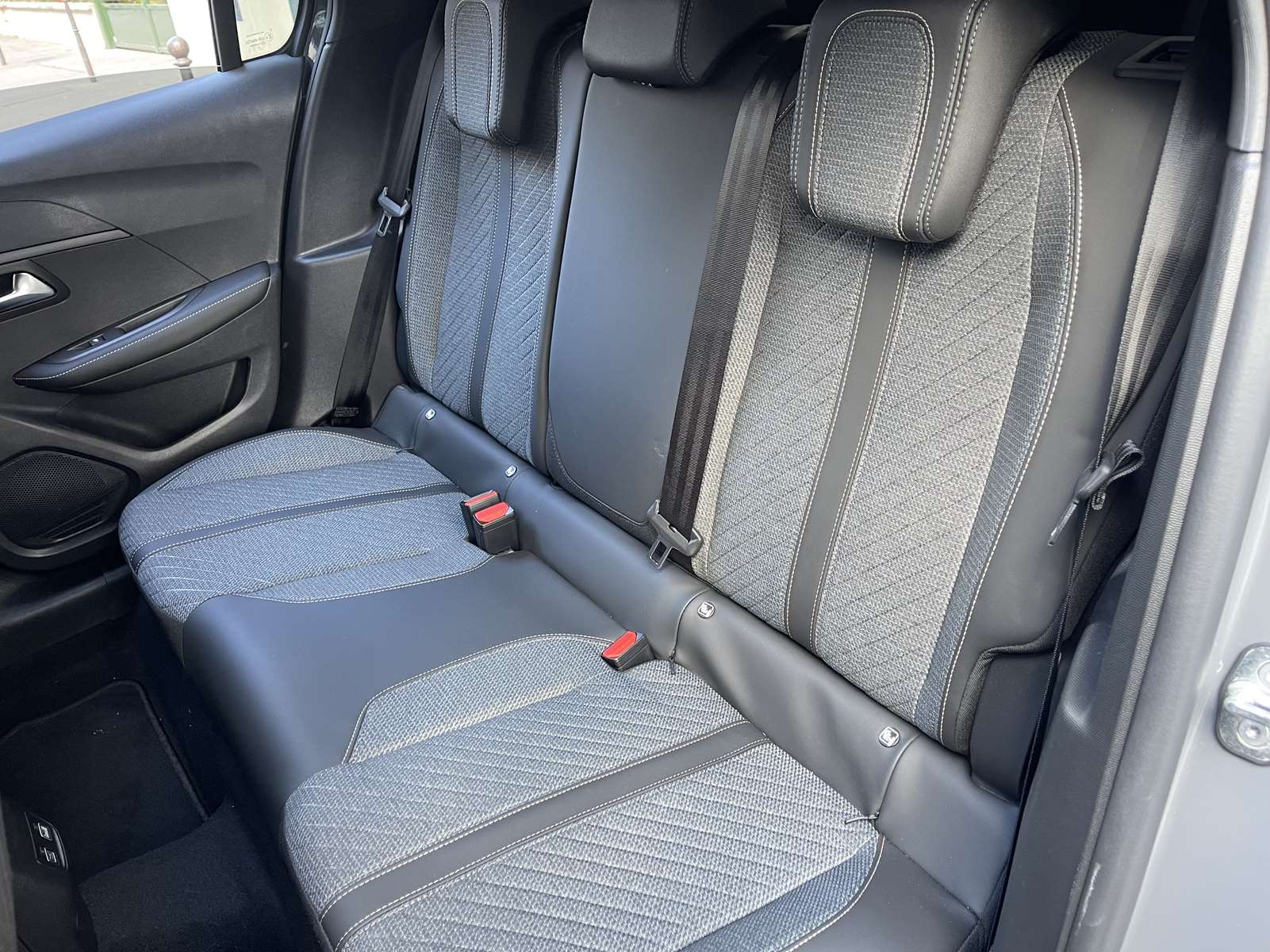 PEUGEOT 208 II ALLURE Hybrid e-DSC6 110ch GRIS SELENUIM 1ère main 9