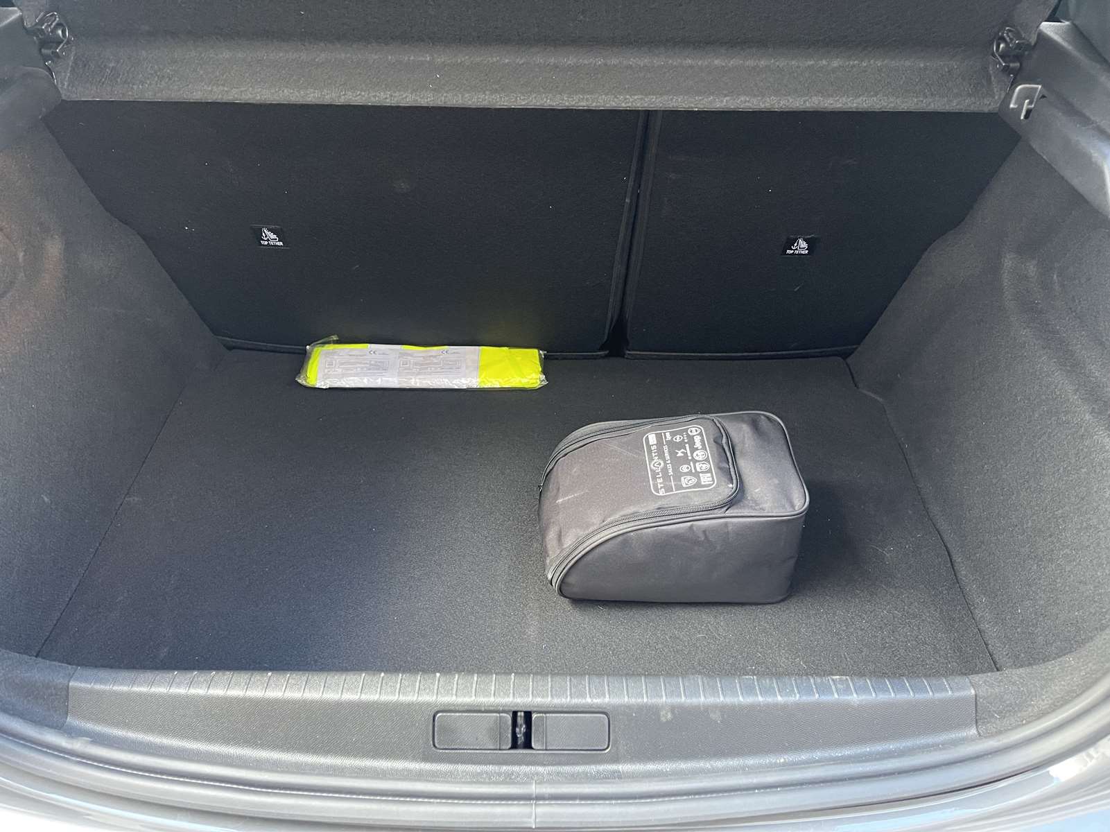 PEUGEOT 208 II ALLURE Hybrid e-DSC6 110ch GRIS SELENUIM 1ère main 15