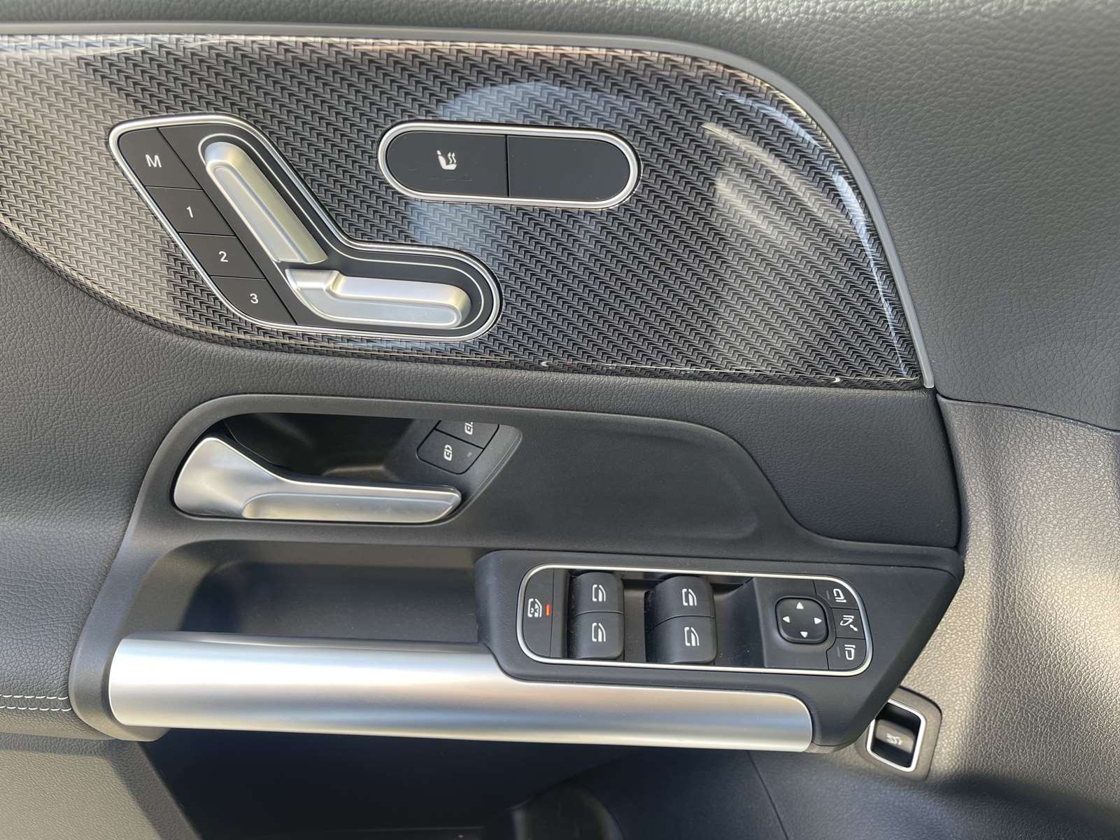 MERCEDES GLA II 200 AMG LINE 7G-DCT 22