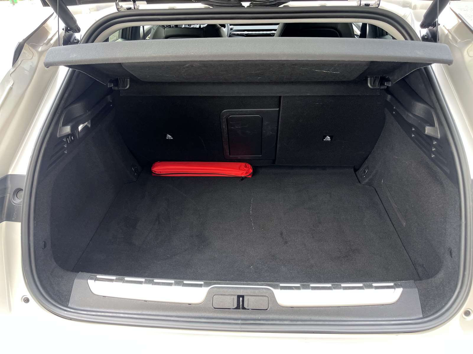 DS DS 4 II 1.6 HYBRIDE E-TENSE 225 RIVOLI 1ère main 24