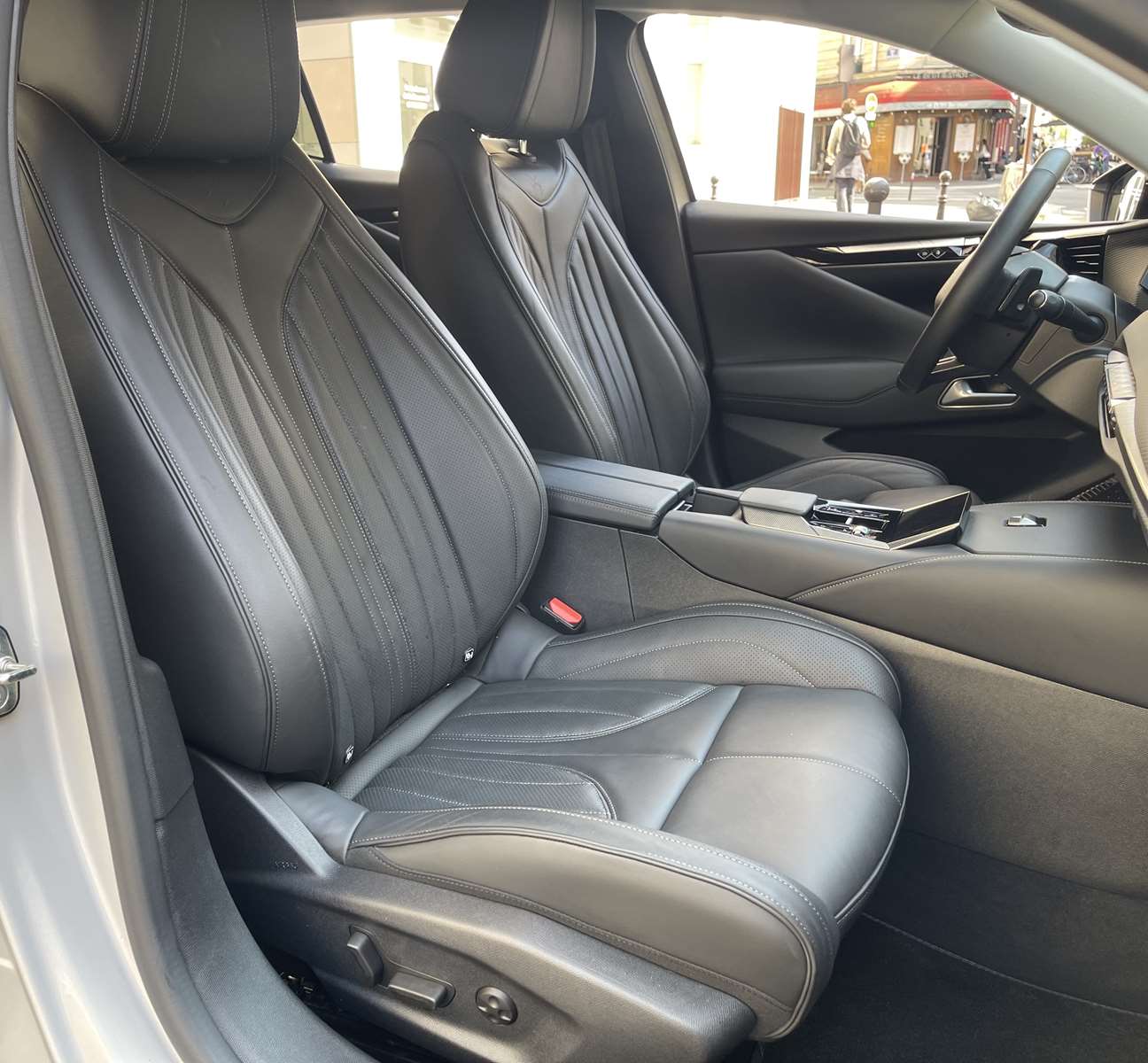 DS DS 4 II 1.6 HYBRIDE E-TENSE 225 RIVOLI 1ère main 11