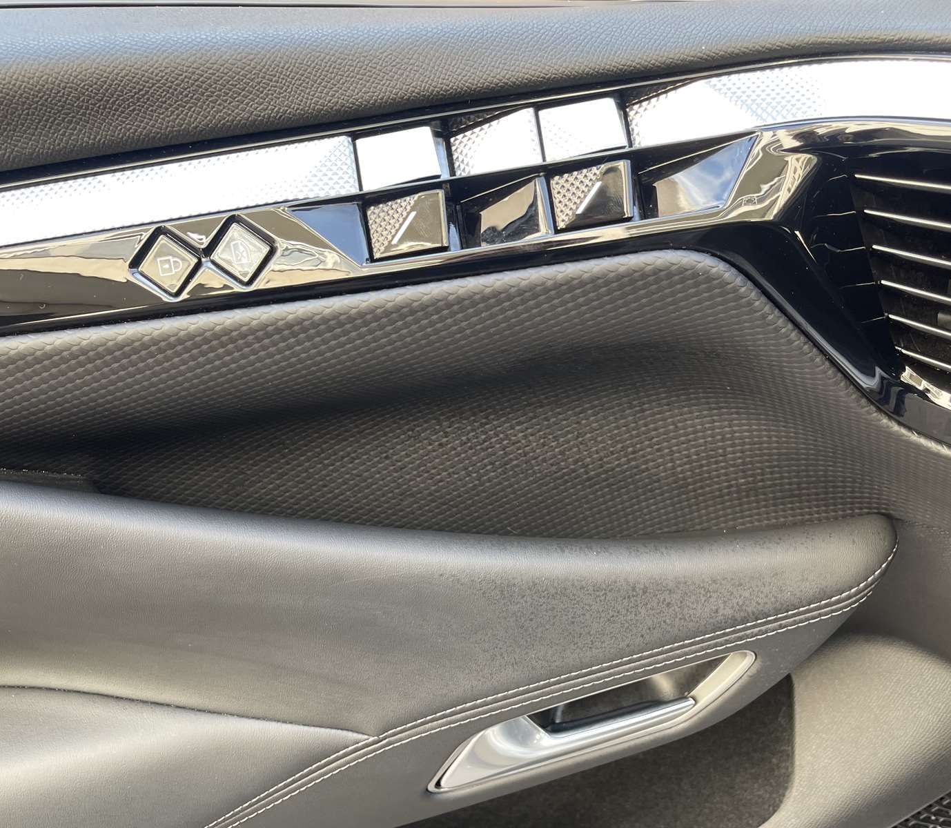 DS DS 4 II 1.6 HYBRIDE E-TENSE 225 RIVOLI 1ère main 16