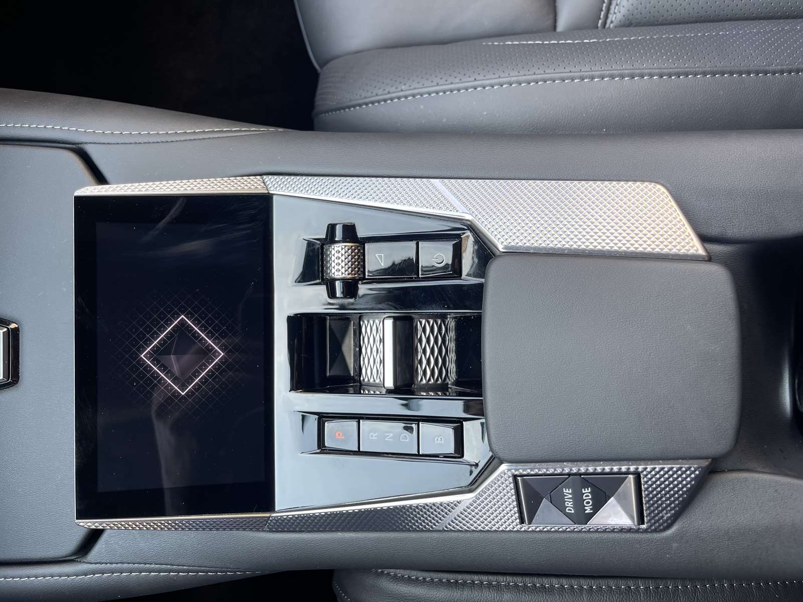 DS DS 4 II 1.6 HYBRIDE E-TENSE 225 RIVOLI 1ère main 20