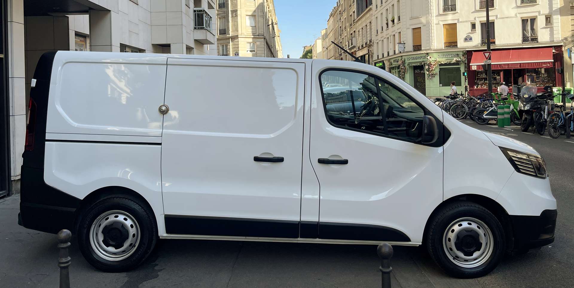 RENAULT TRAFIC III (2) 2.0 FOURGON L1H1 2800 KG BLUE DCI 130 GRAND CONFORT 1