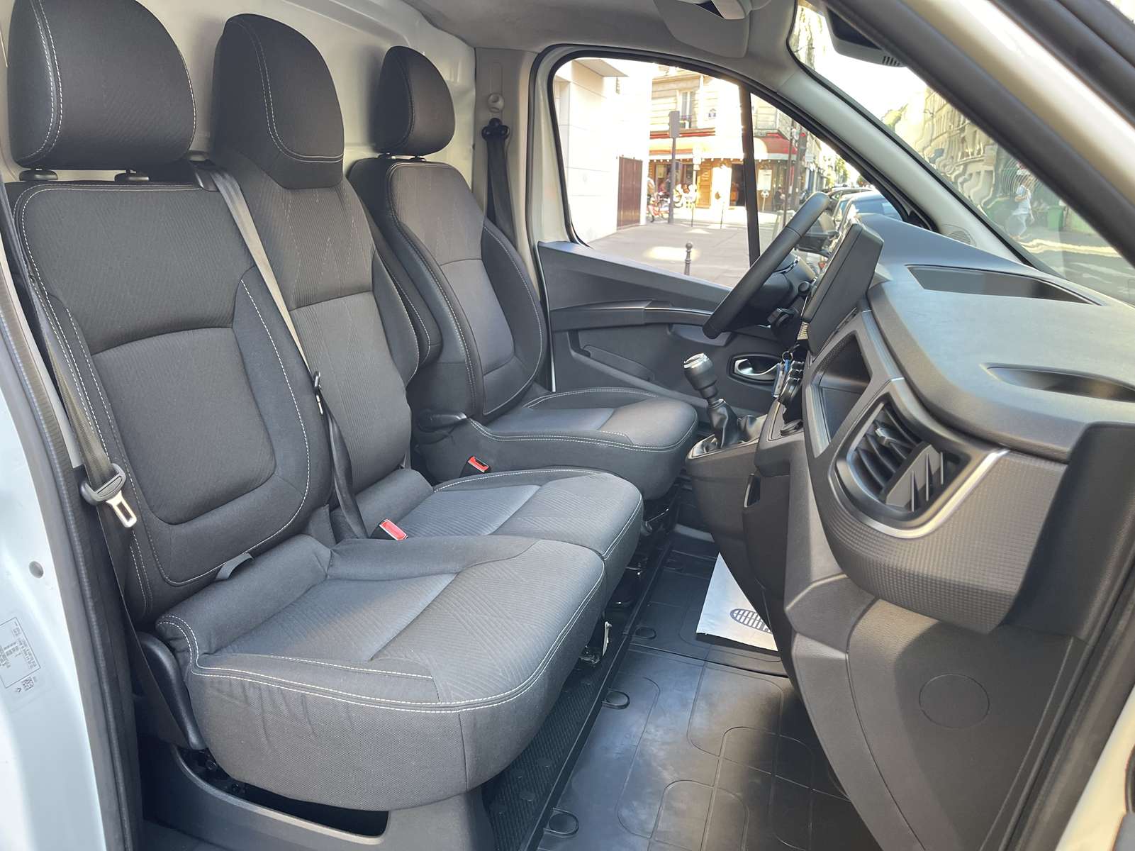 RENAULT TRAFIC III (2) 2.0 FOURGON L1H1 2800 KG BLUE DCI 130 GRAND CONFORT 9