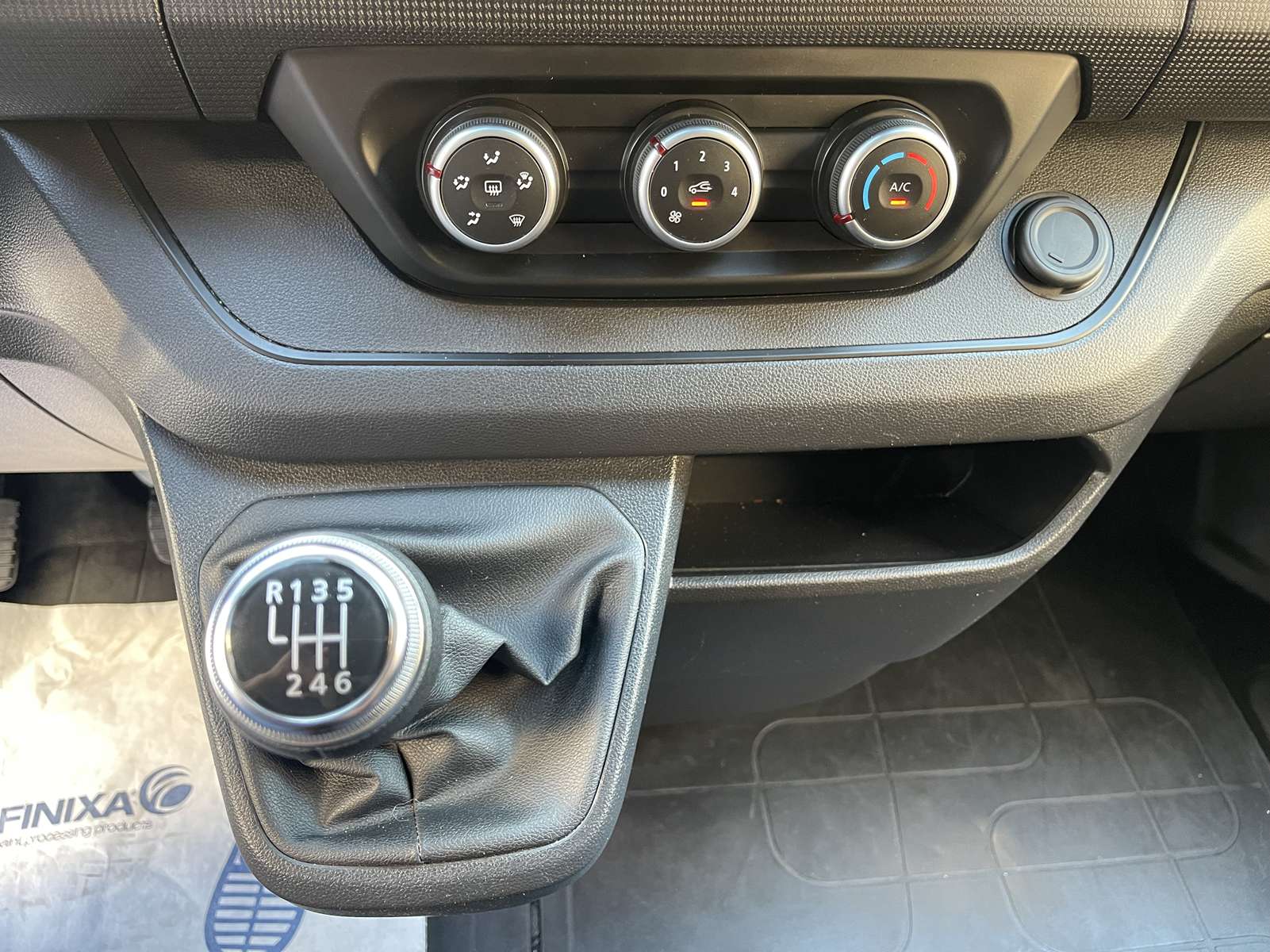 RENAULT TRAFIC III (2) 2.0 FOURGON L1H1 2800 KG BLUE DCI 130 GRAND CONFORT 13